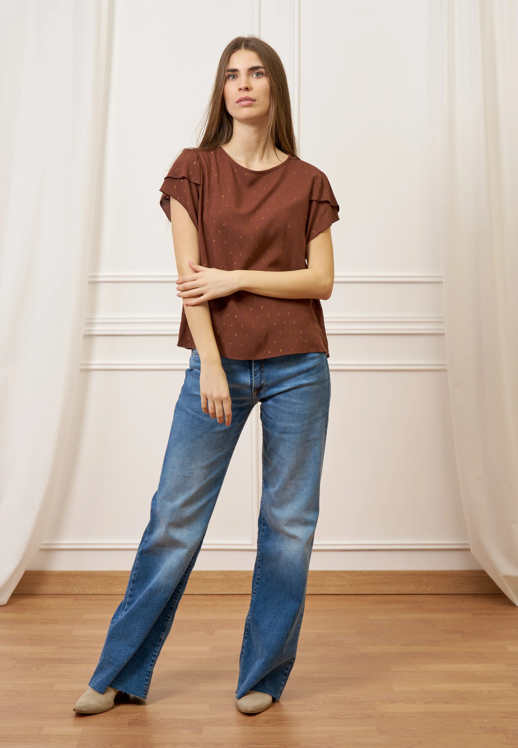 Blusa con maniche a petalo - MARRONE - Image 4