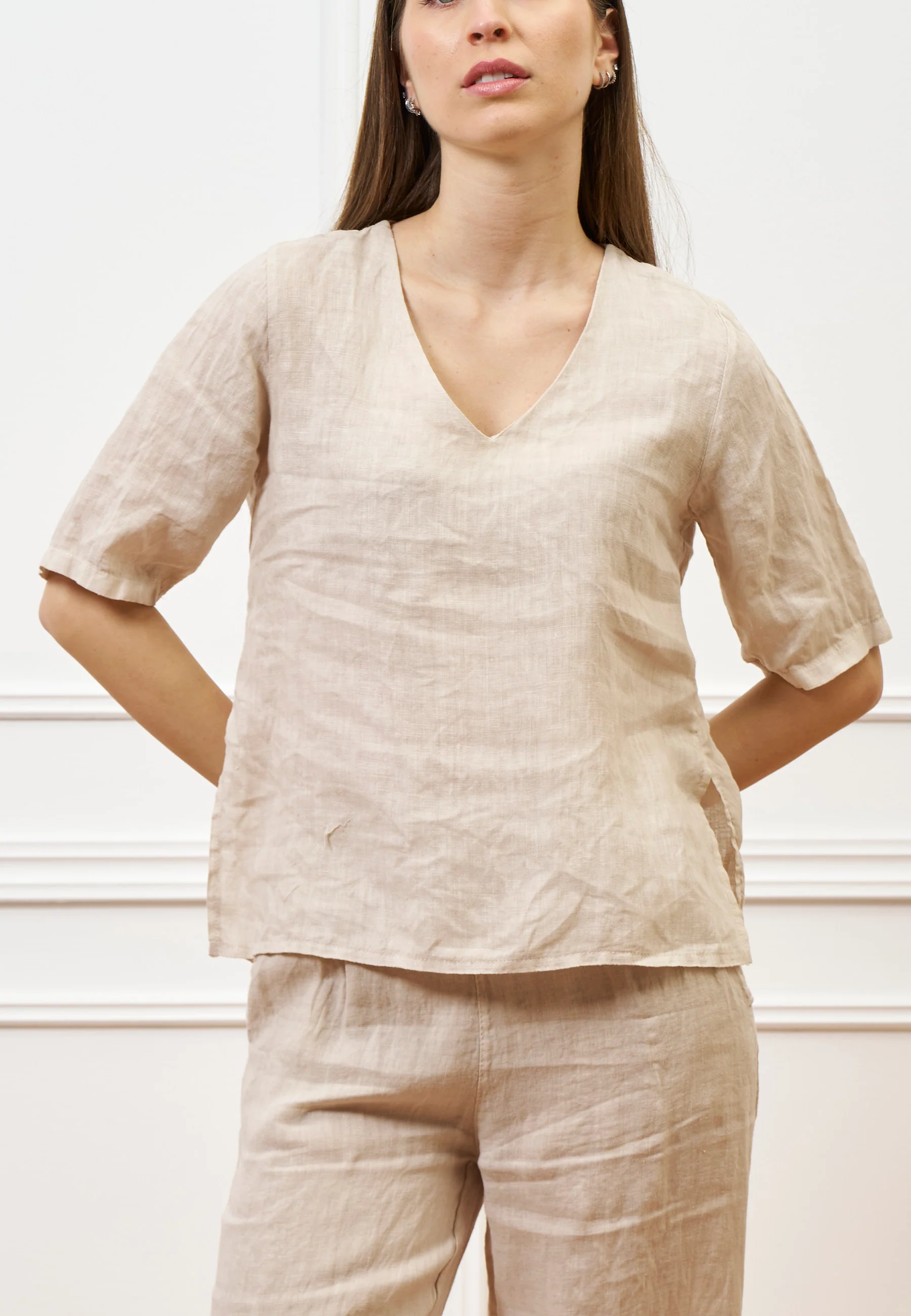 Blusa con scollo a V in lino - BEIGE - Image 2