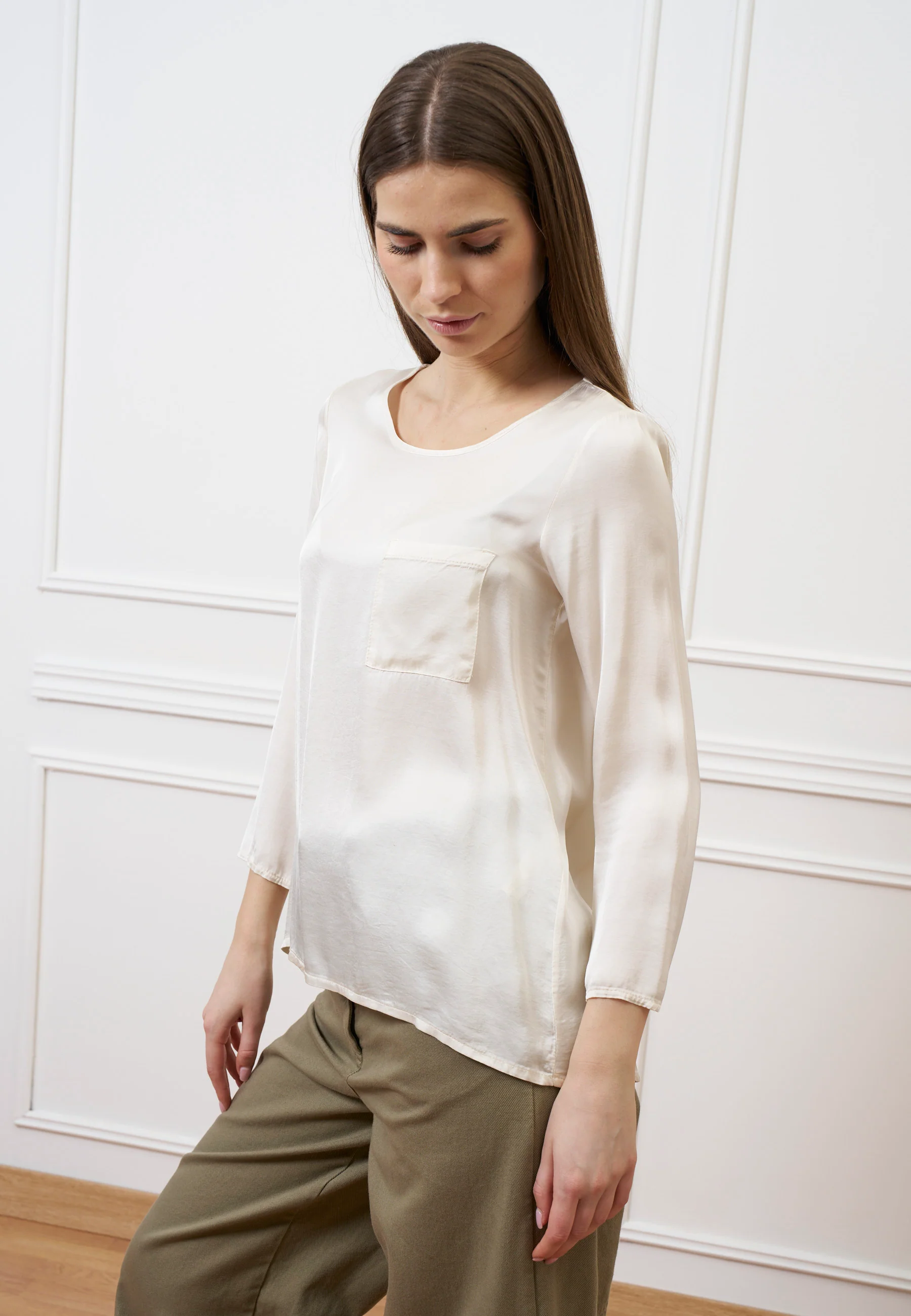 Blusa con taschino e arriccio retro - AVORIO - Image 3
