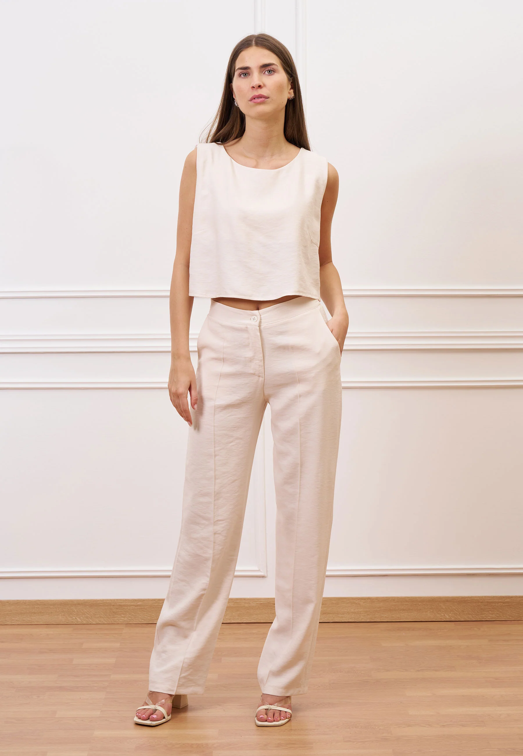 Blusa crop smanicata in viscosa - AVORIO - Image 10