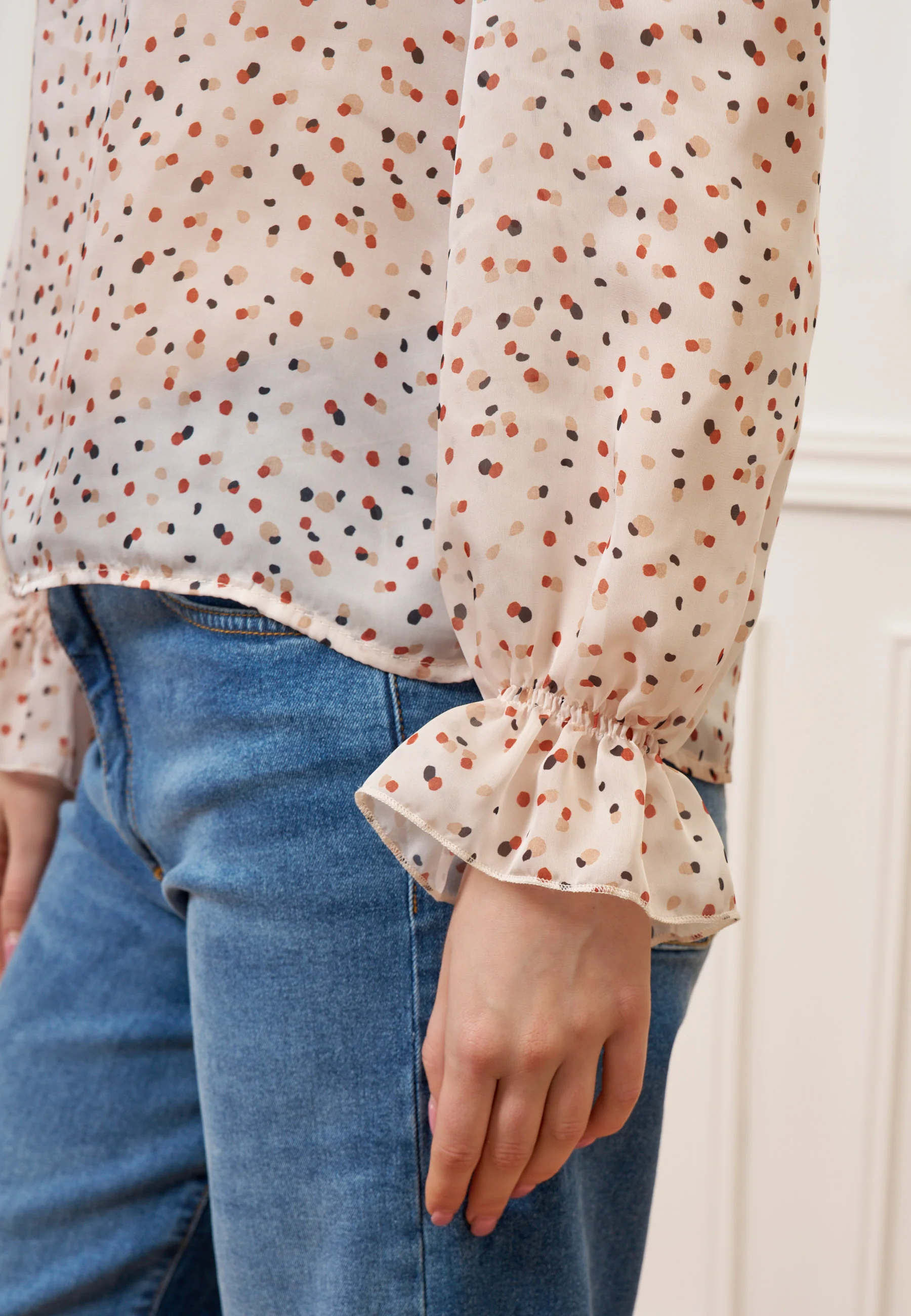 Blusa fantasia con polso volant - AVORIO/COCCIO - Image 3