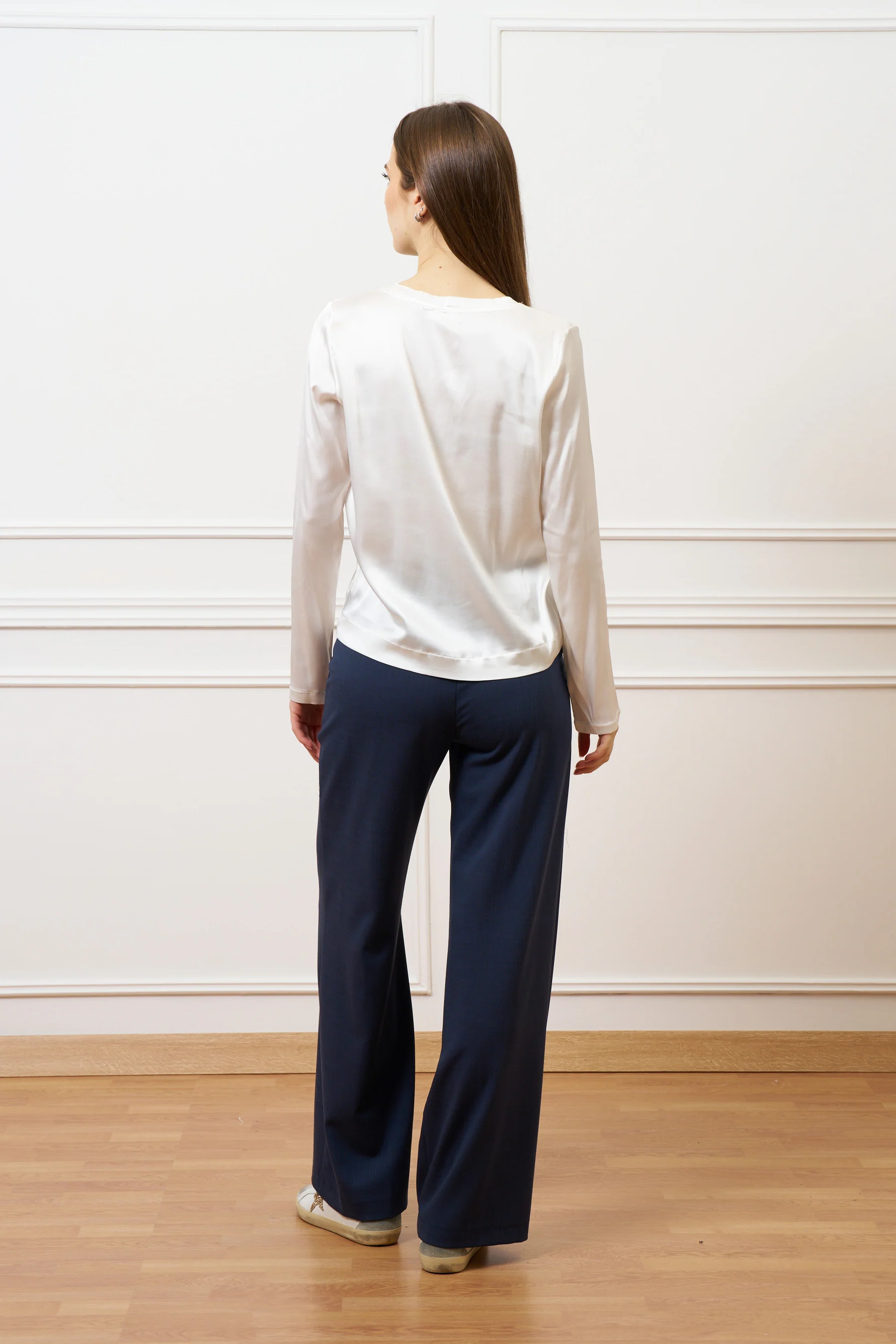 Blusa in raso con scollo a v - AVORIO - Image 5