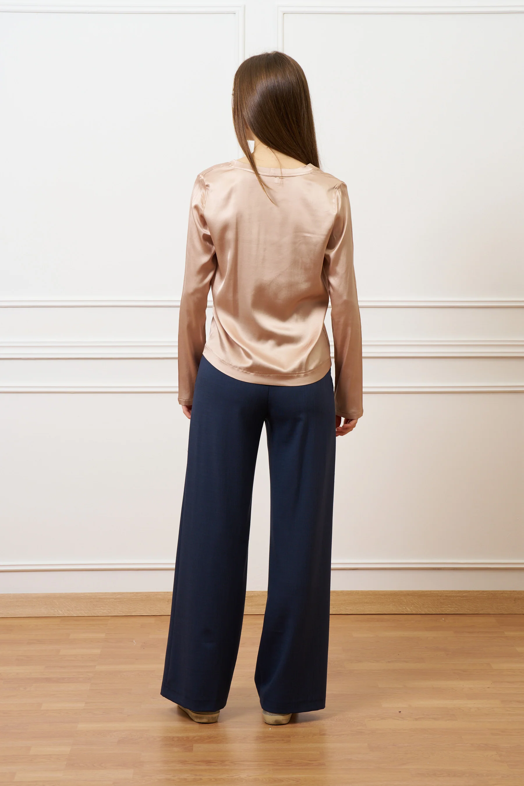 Blusa in raso con scollo a v - CIPRIA - Image 5