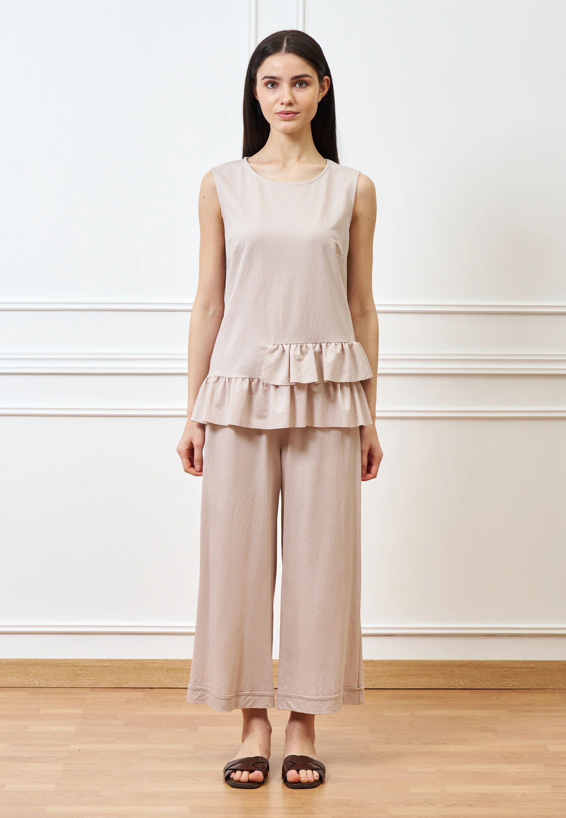 Blusa smanicata con volant sul fondo - BEIGE - Image 4