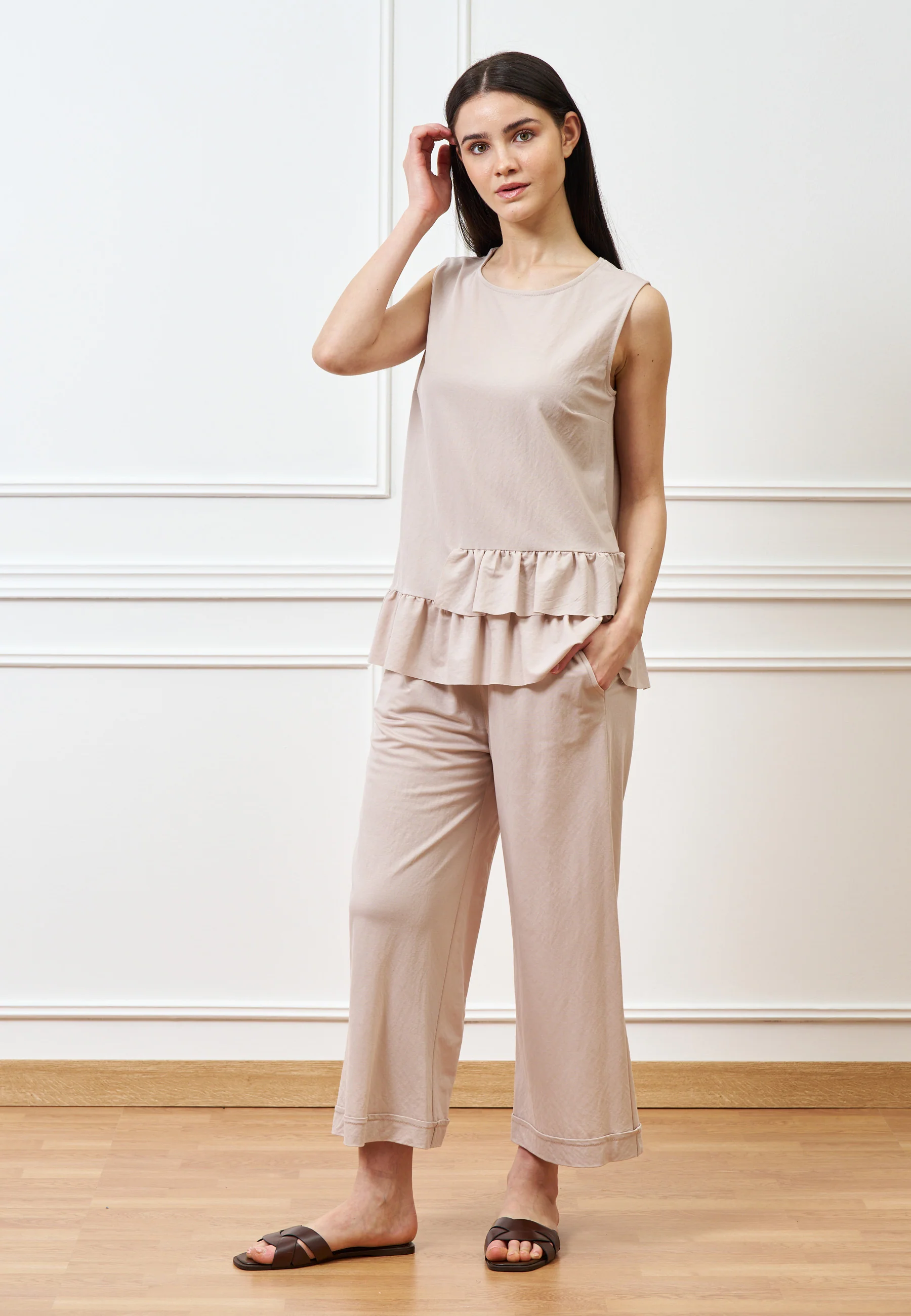 Blusa smanicata con volant sul fondo - BEIGE - Image 6