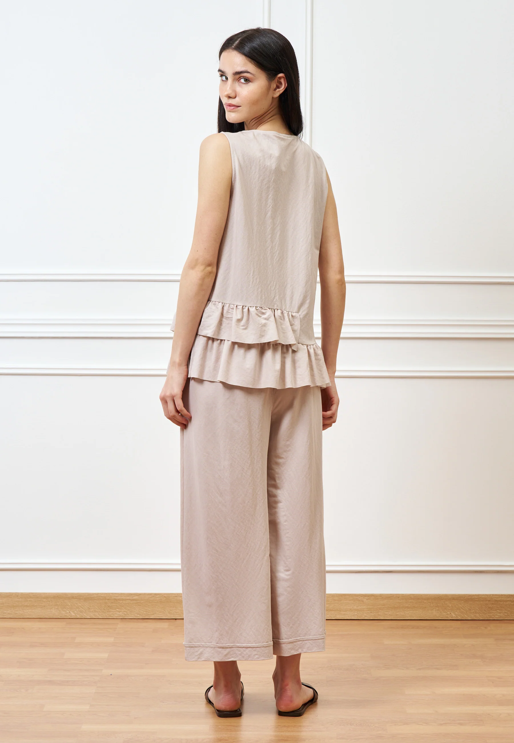 Blusa smanicata con volant sul fondo - BEIGE - Image 7