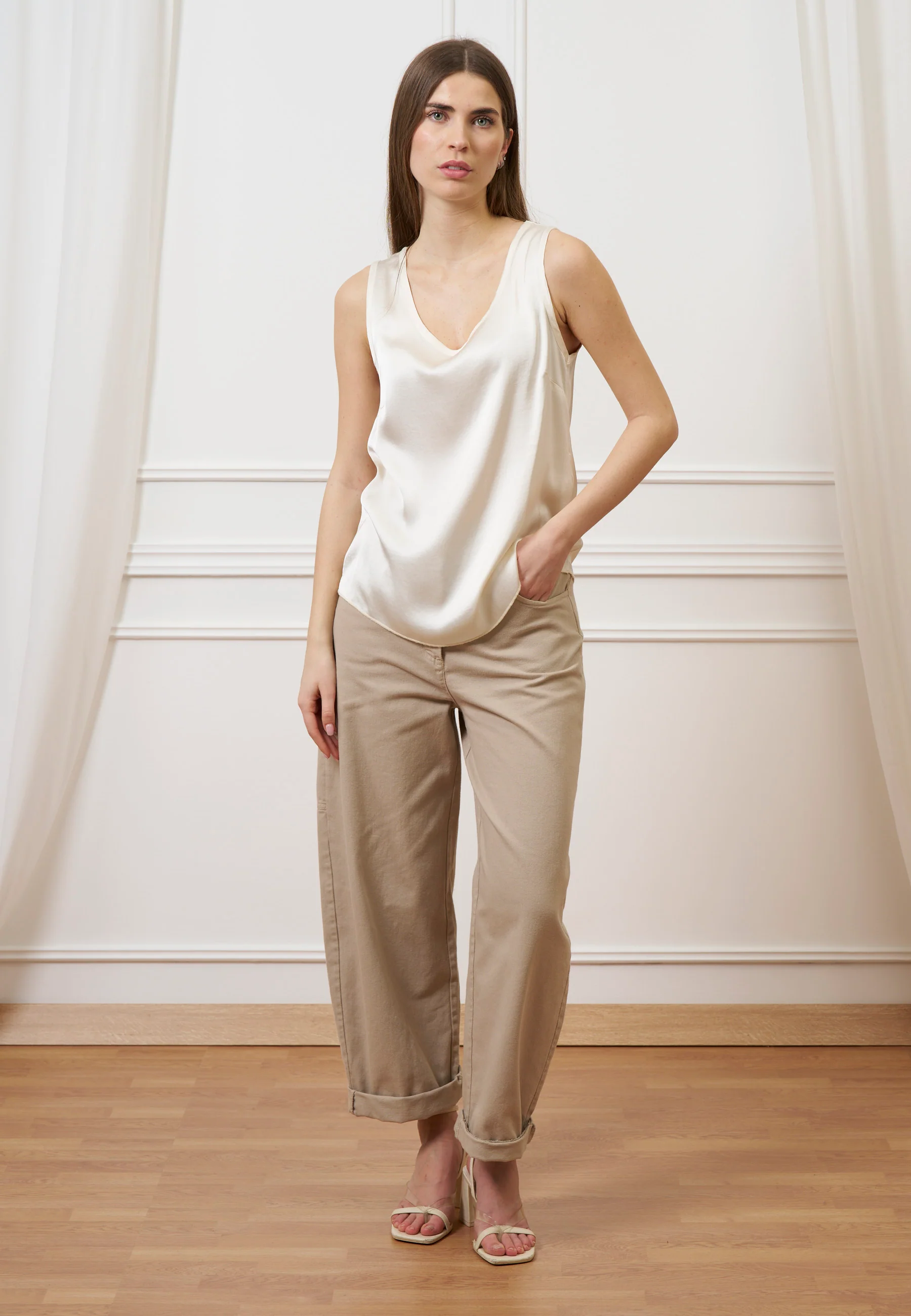 Blusa smanicata in raso di viscosa - AVORIO - Image 3