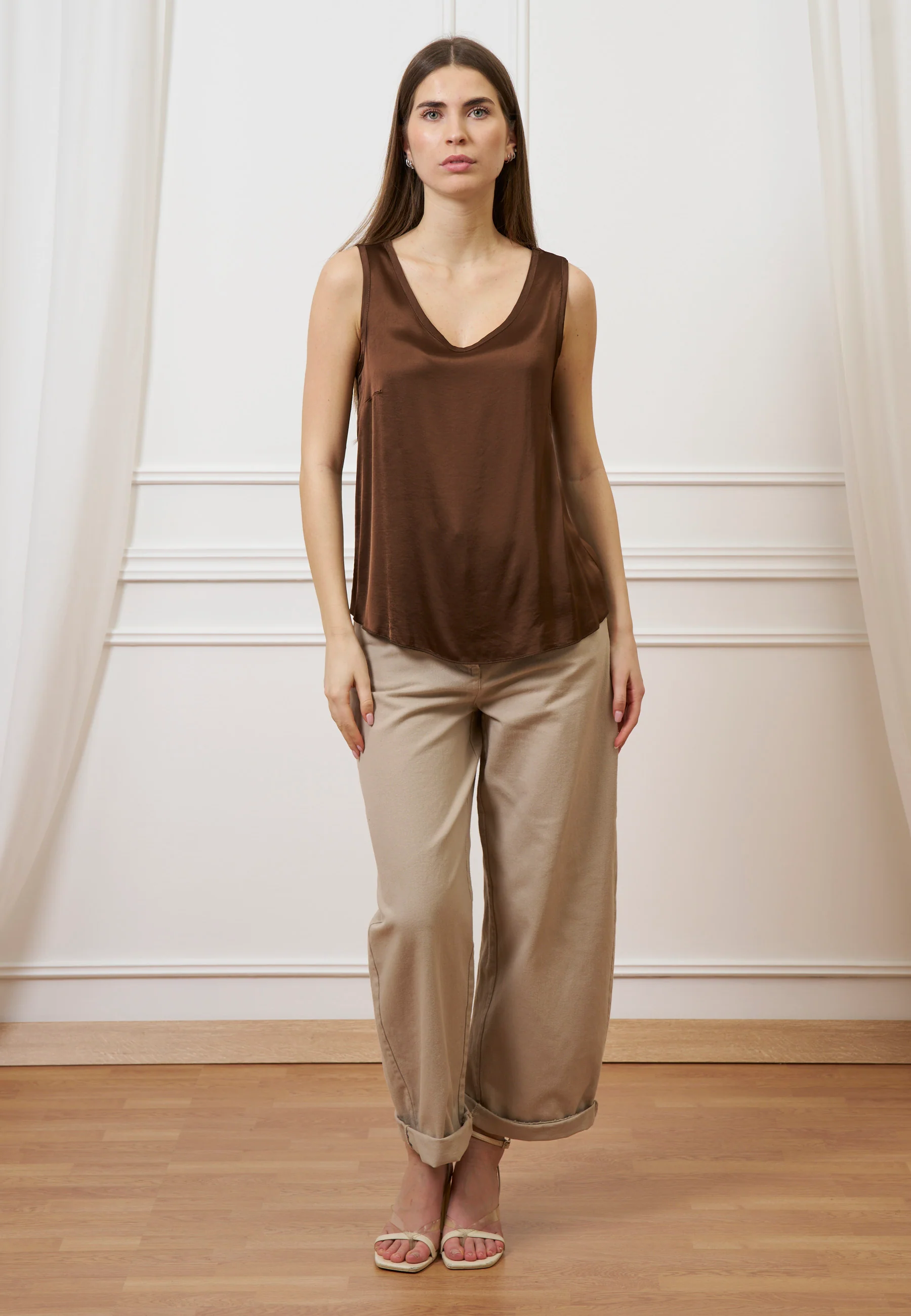 Blusa smanicata in raso di viscosa - MARRONE - Image 4
