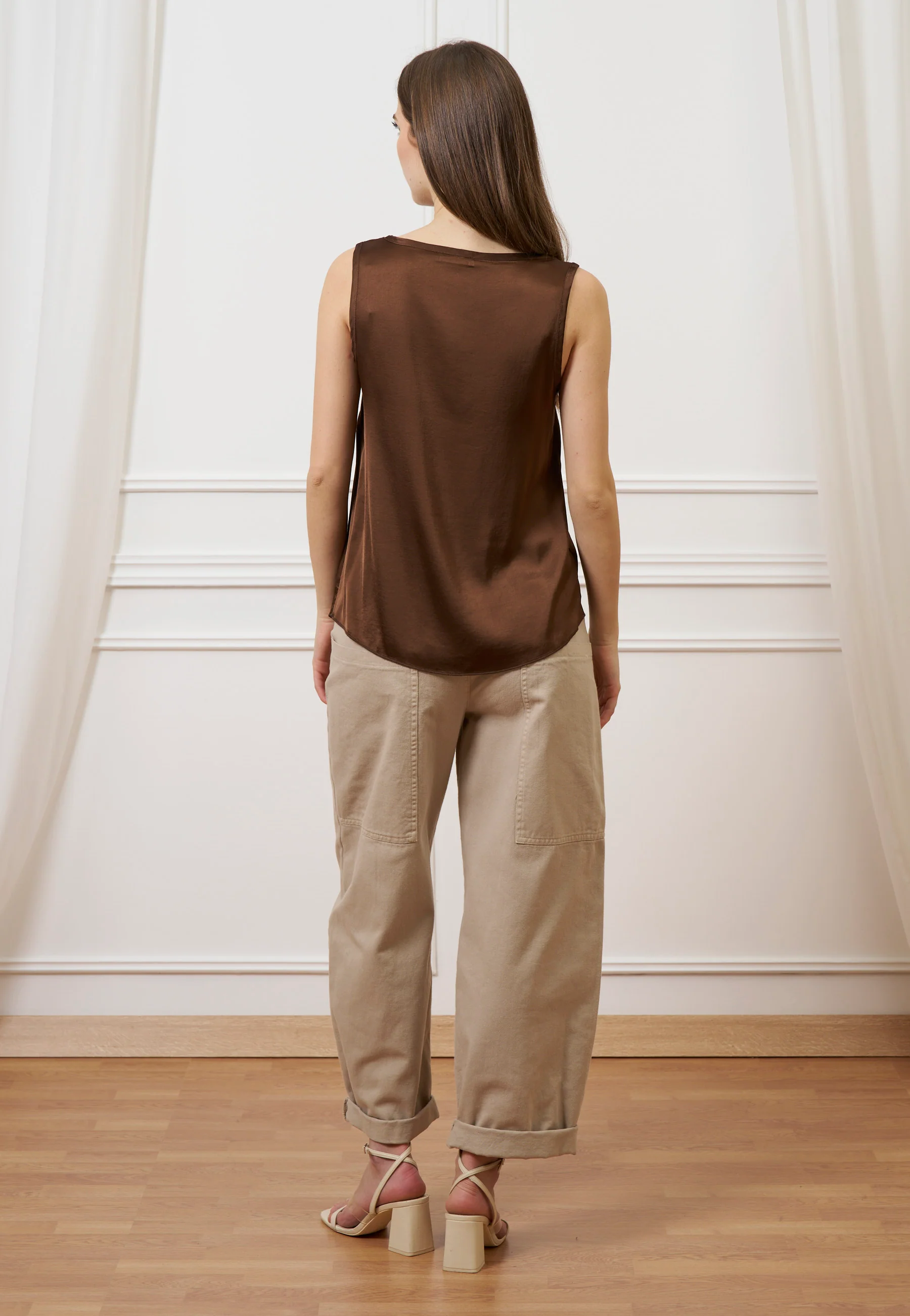 Blusa smanicata in raso di viscosa - MARRONE - Image 6
