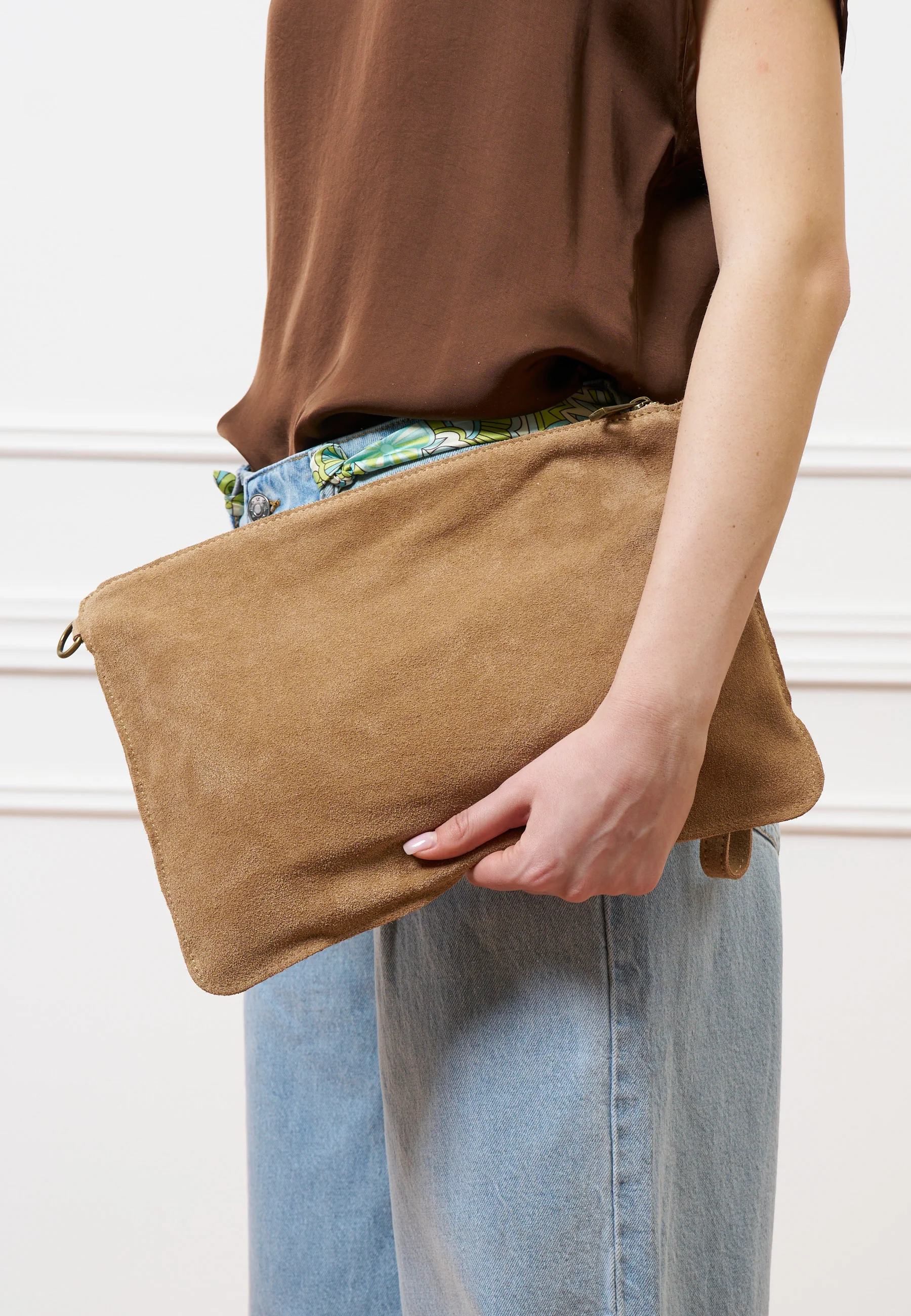 Borsa pochette in camoscio con manicotto - BEIGE - Image 4
