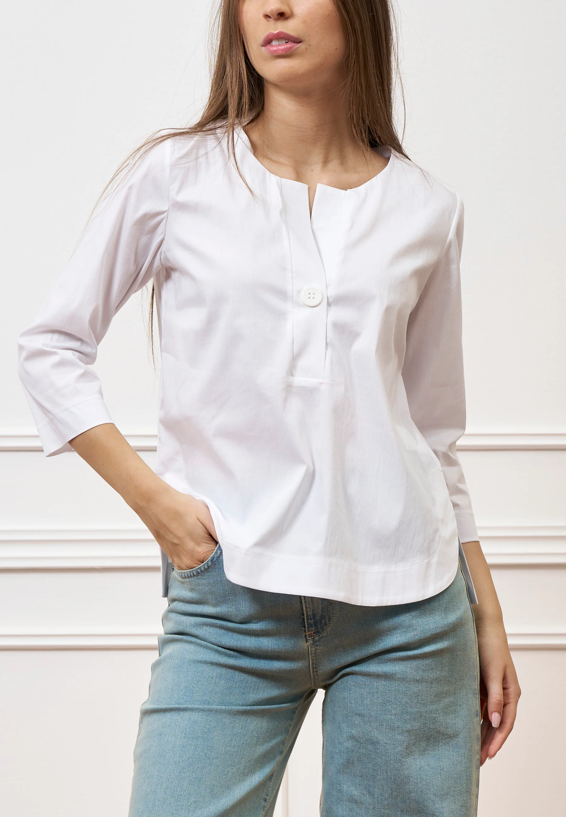 Camicia con bottone e spacchetti sul fondo - BIANCO