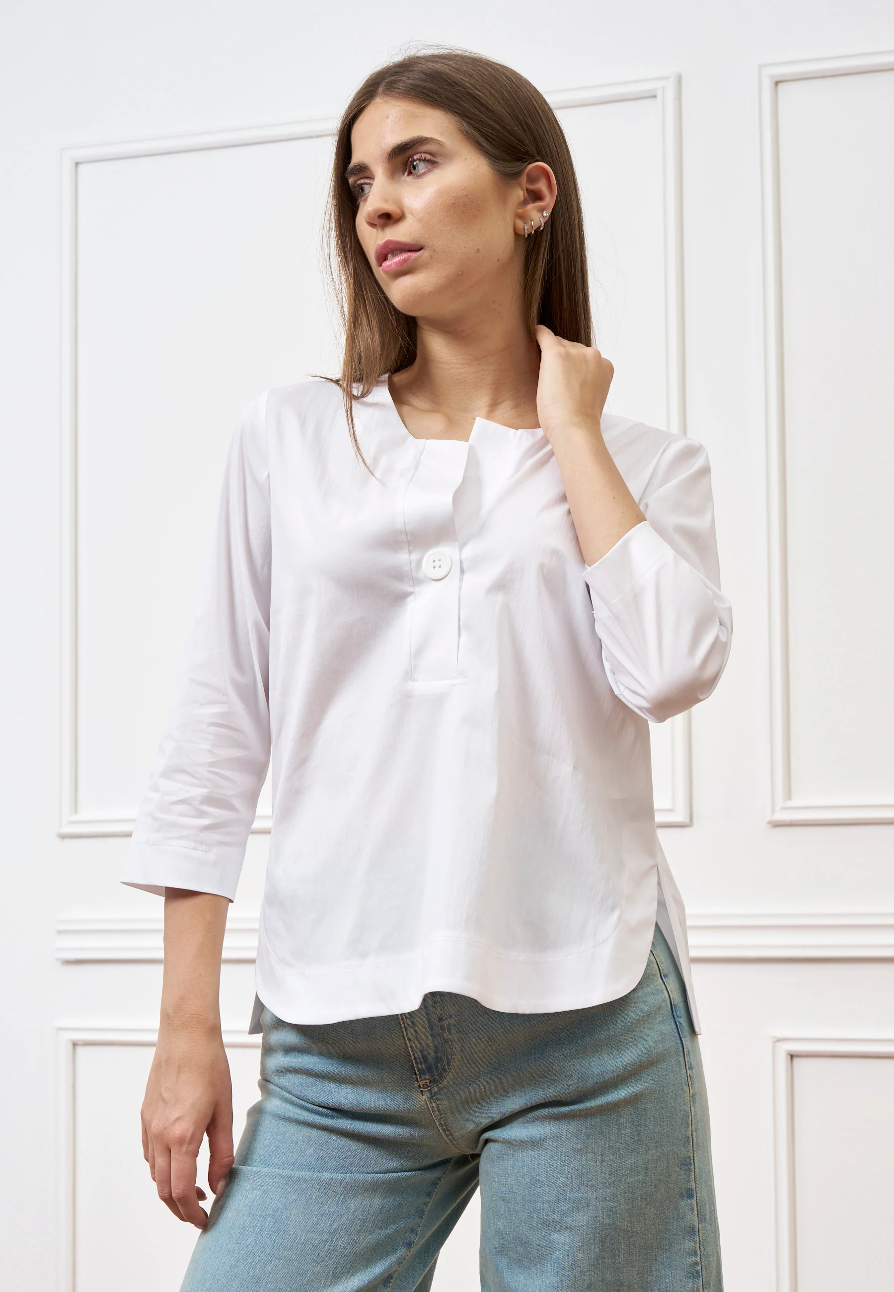 Camicia con bottone e spacchetti sul fondo - BIANCO - Image 2