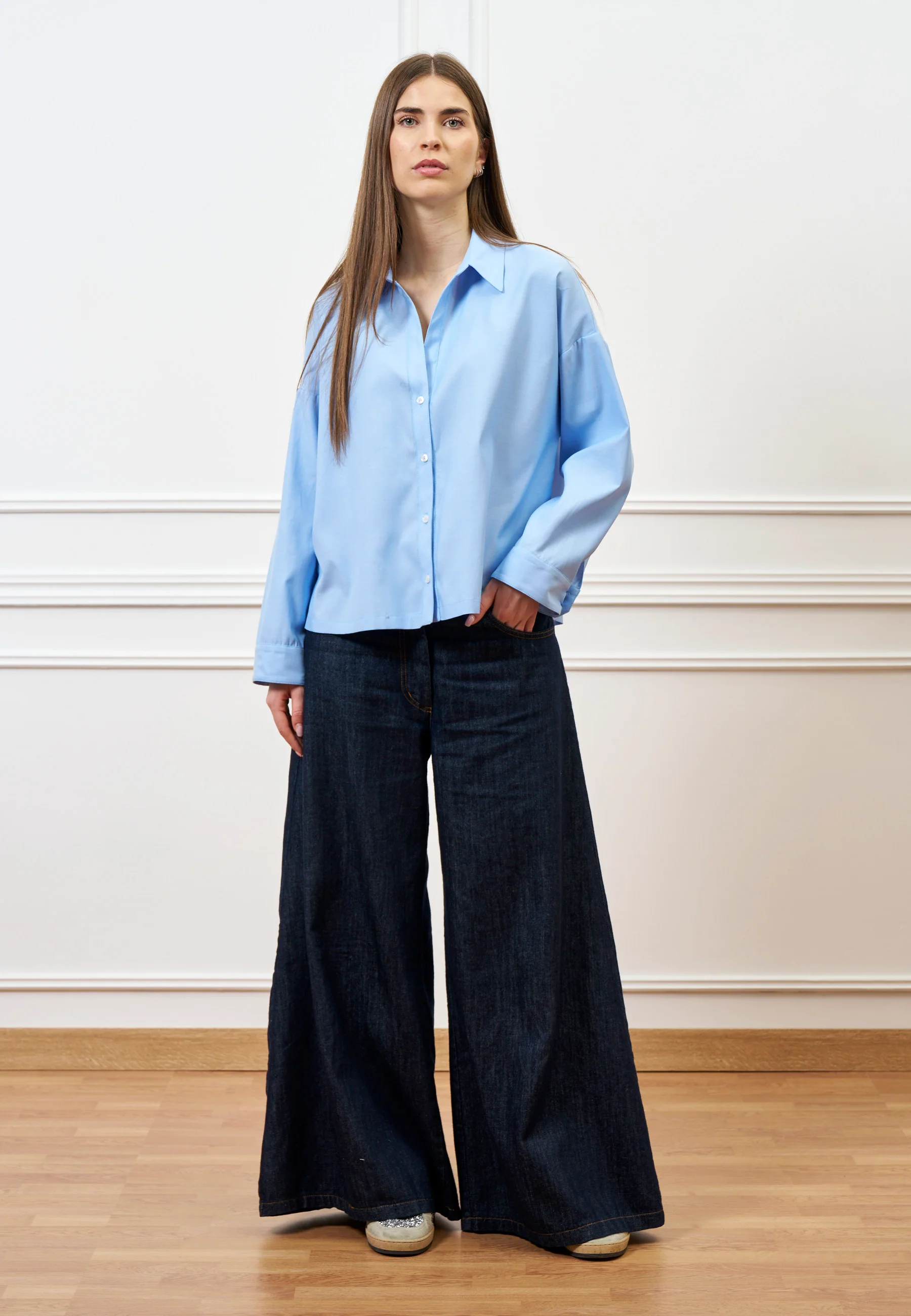 Camicia con scollo a V e spacchetti - CELESTE - Image 4