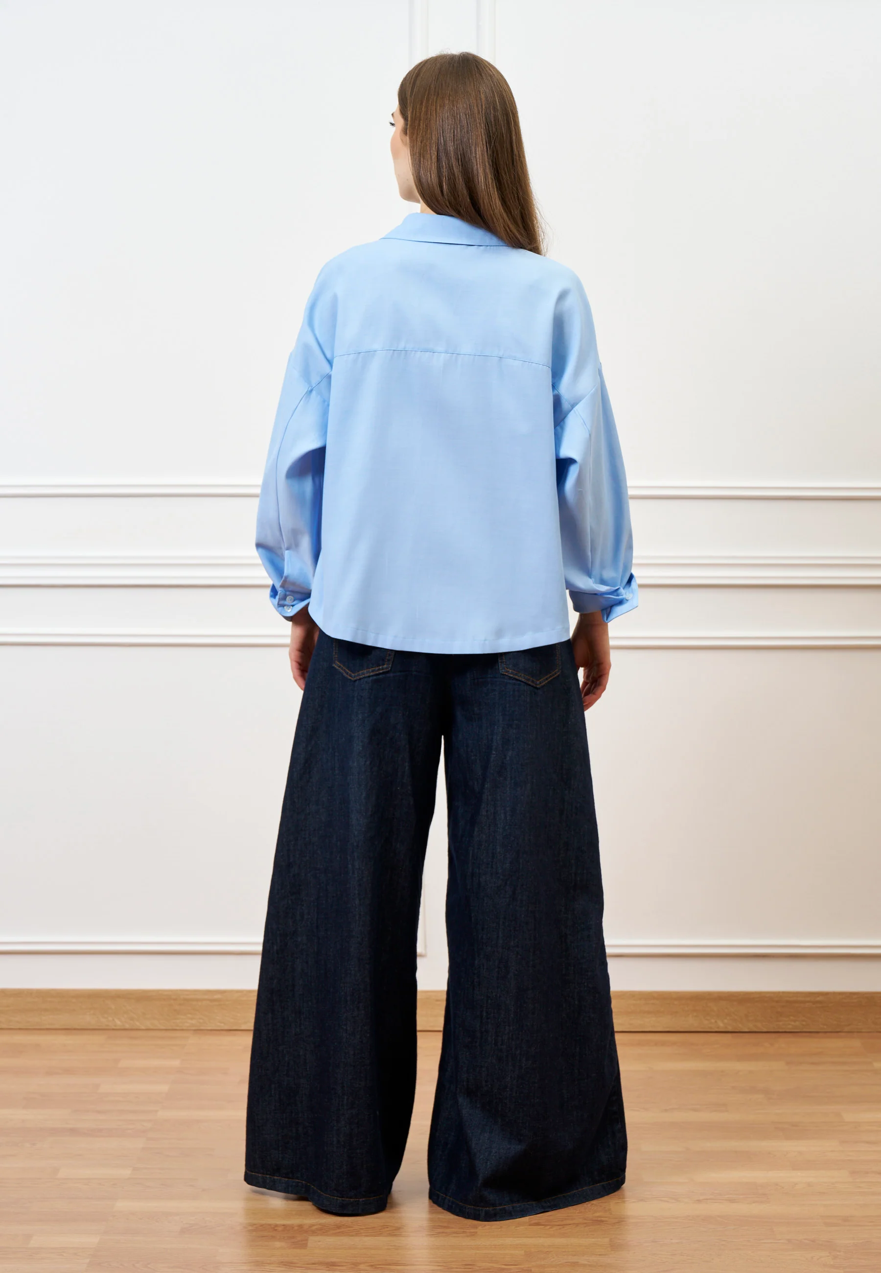 Camicia con scollo a V e spacchetti - CELESTE - Image 5