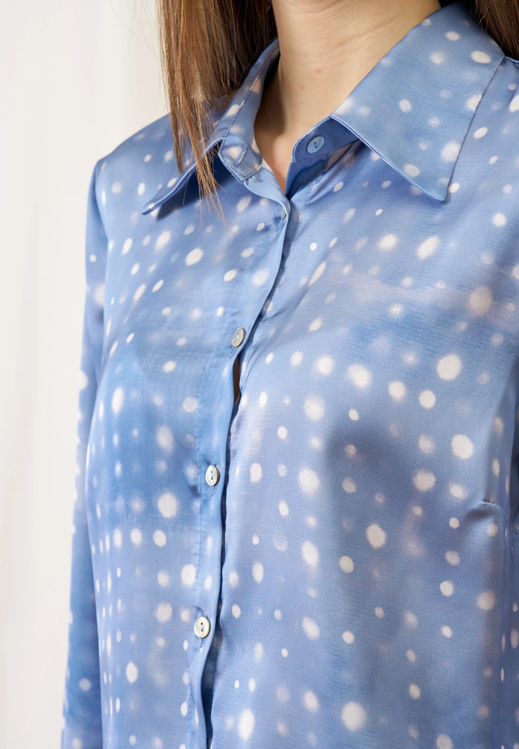 Camicia in raso fantasia a pois - CELESTE - Image 4