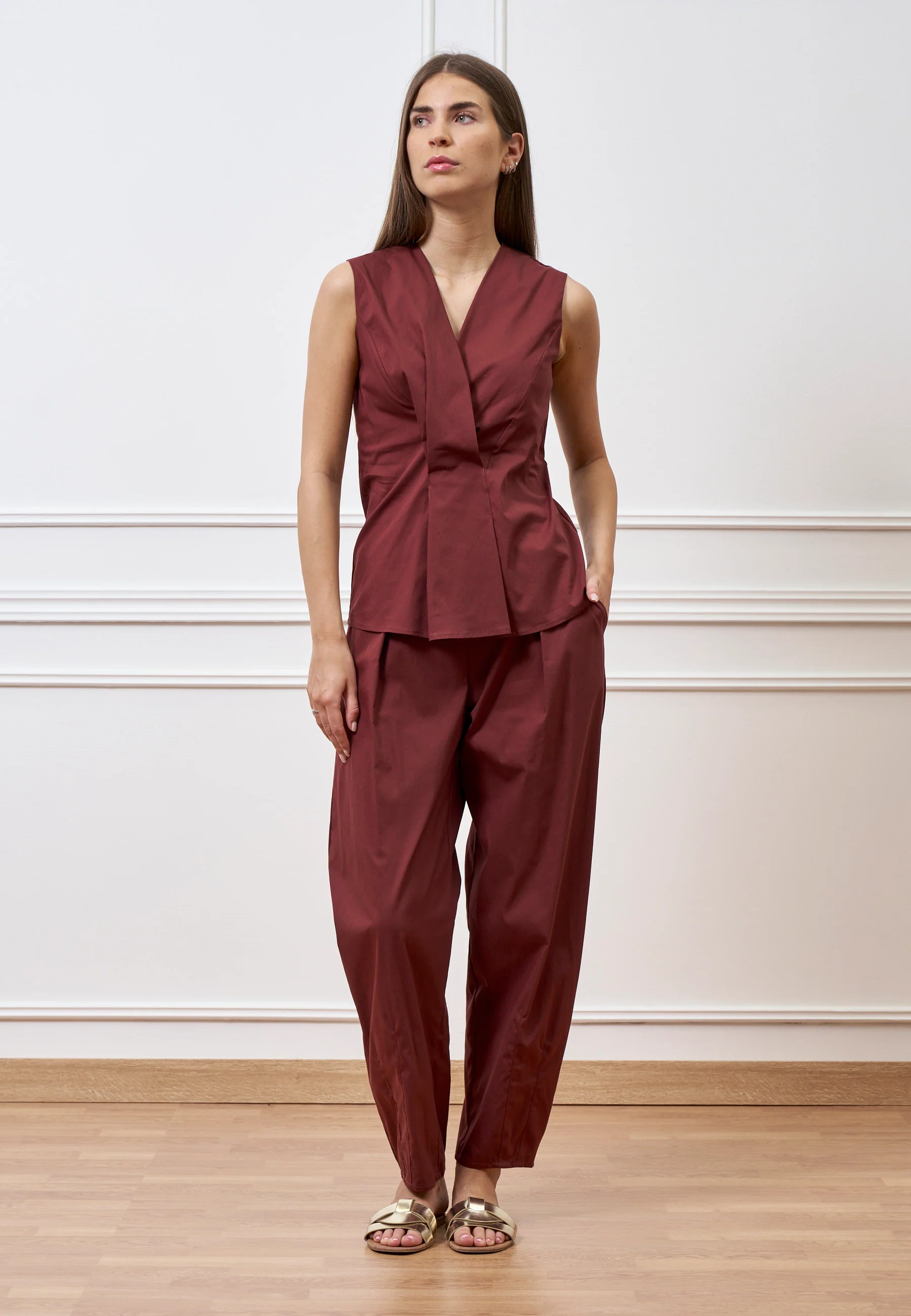 Camicia smanicata con pince in vita - MARRONE - Image 3