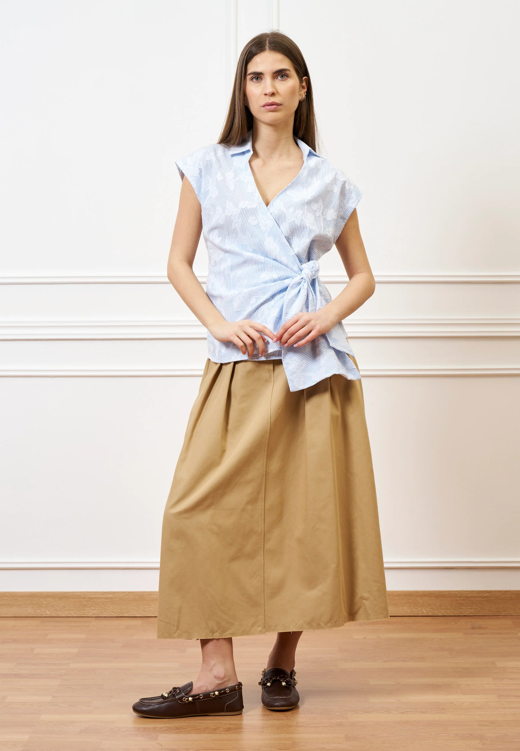Camicia smanicata incrociata - CELESTE - Image 3