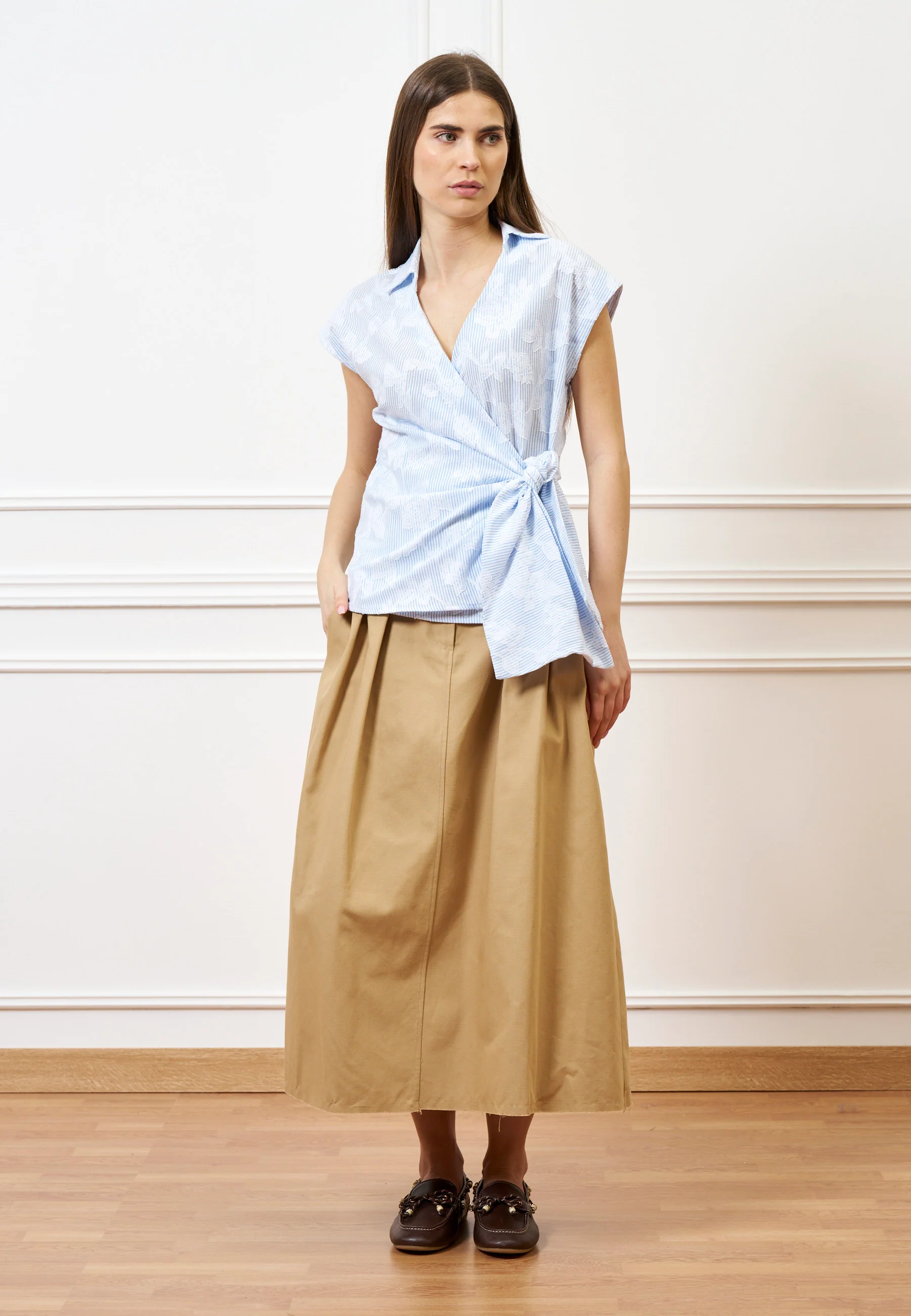 Camicia smanicata incrociata - CELESTE - Image 4