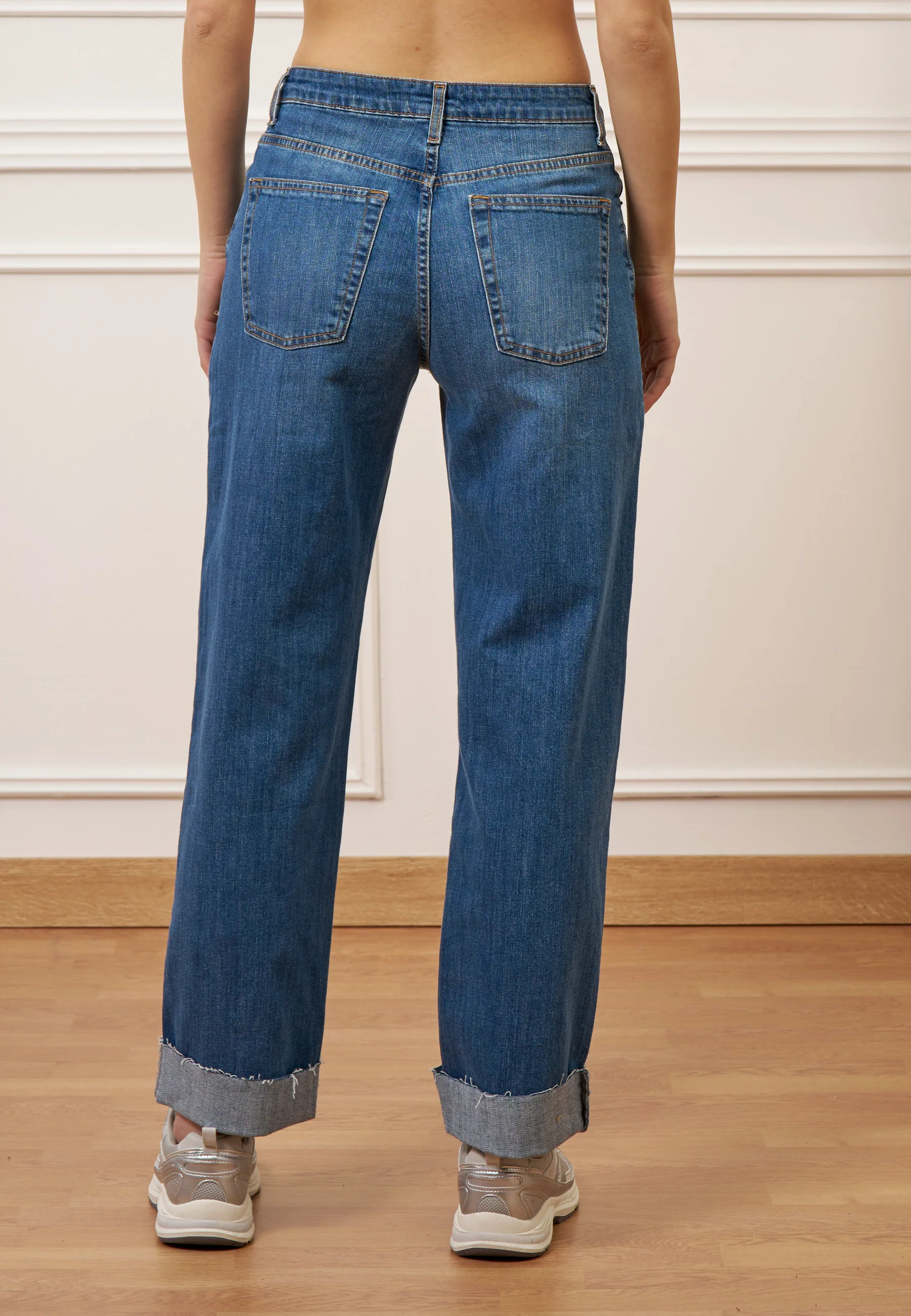 Jeans a vita alta con risvolto - JEANS - Image 7