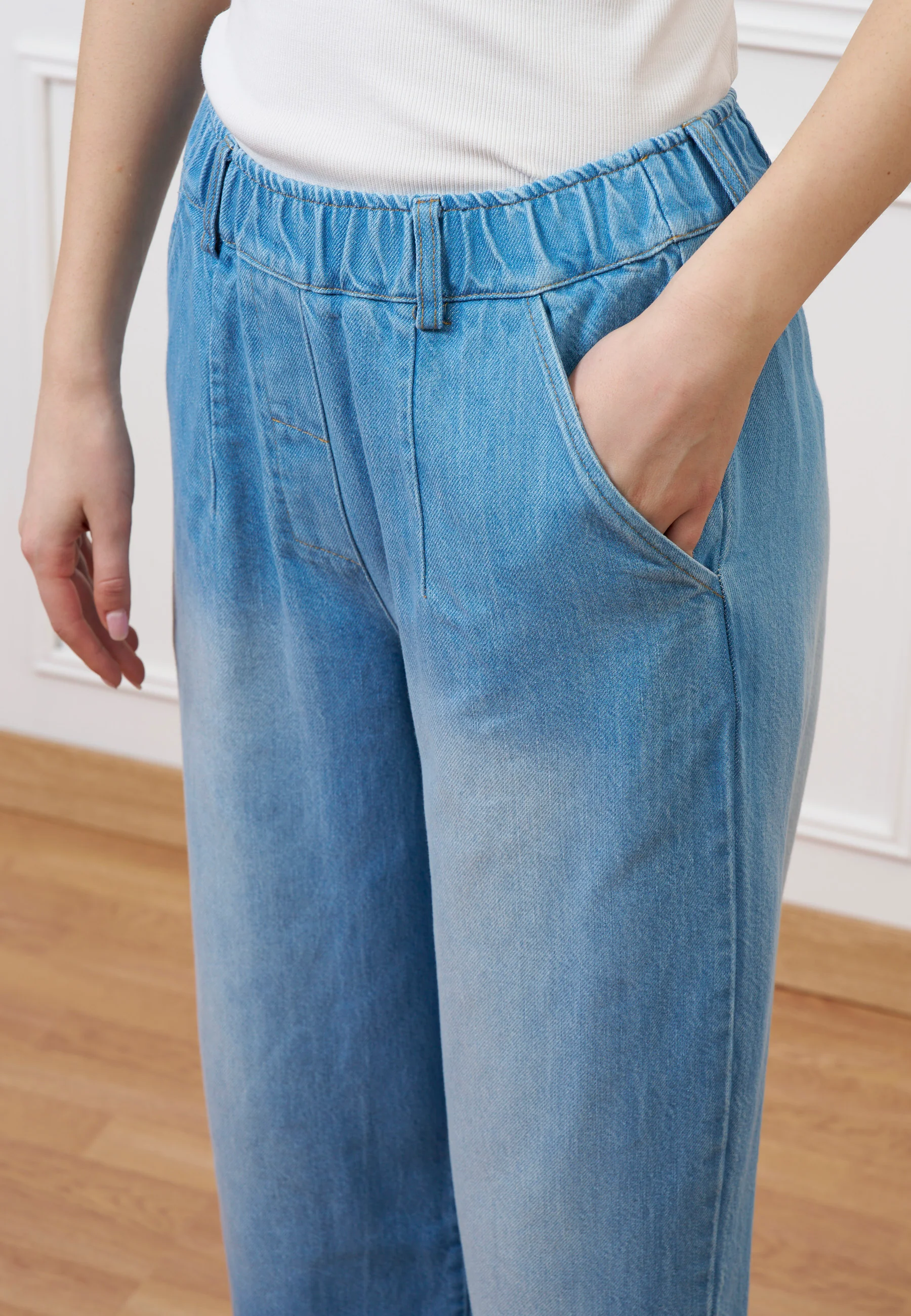 Jeans con elastico in vita - BLU - Image 3