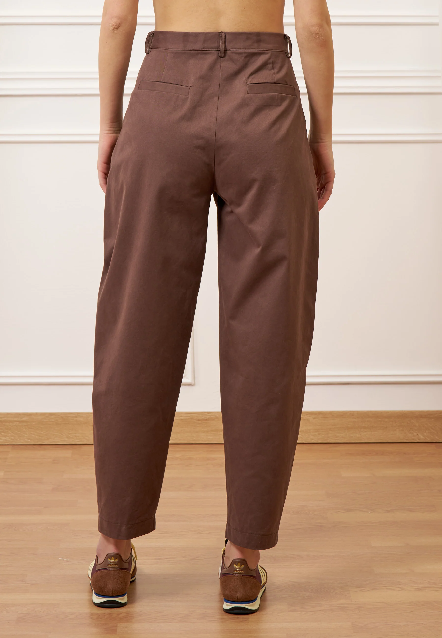 Pantalone balloon con pinces - MARRONE - Image 5