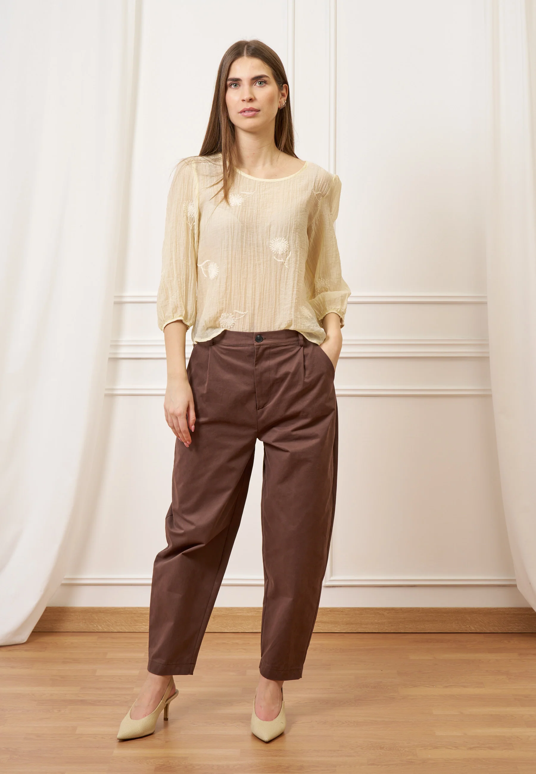 Pantalone balloon con pinces - MARRONE - Image 7