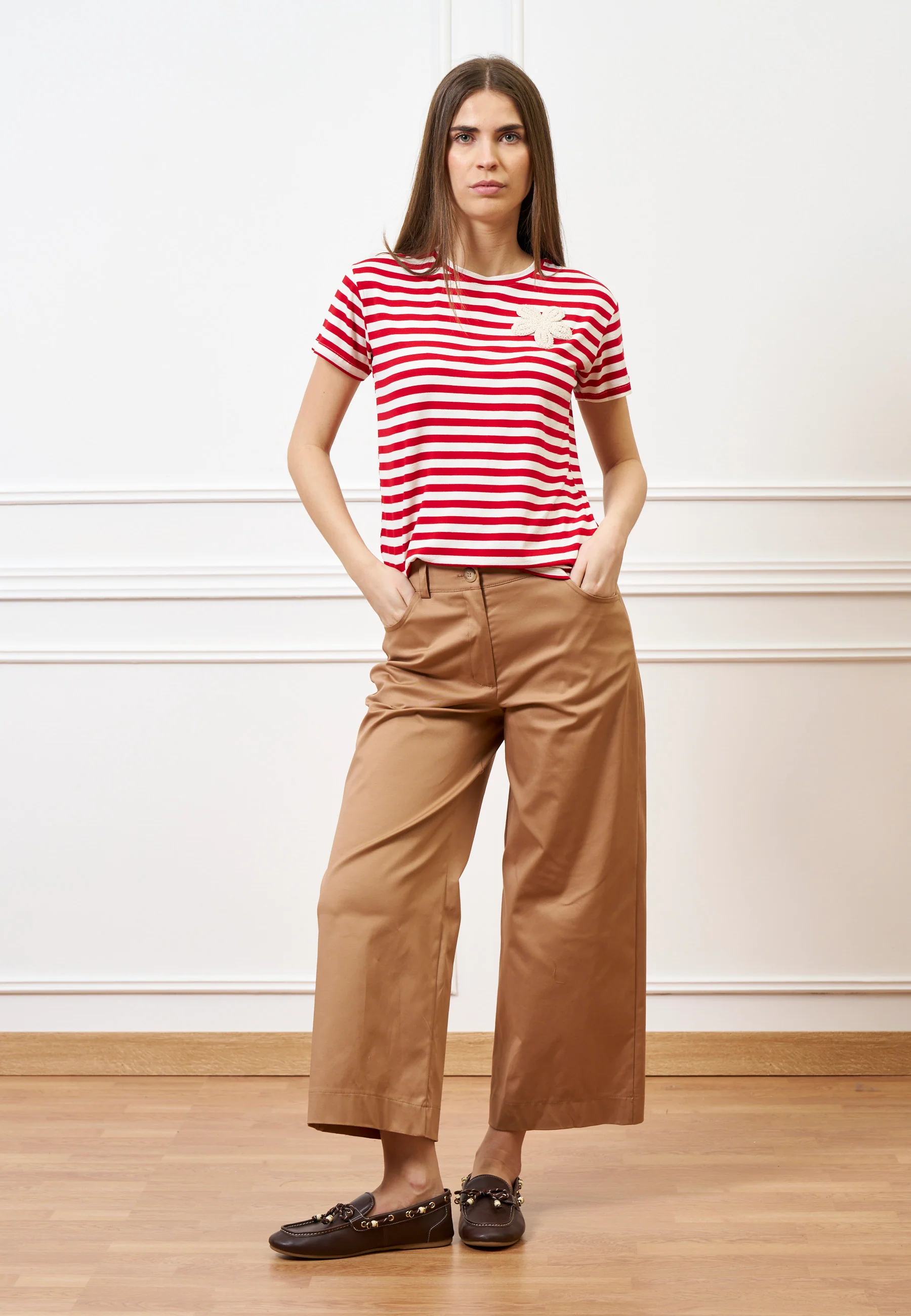 T-shirt a righe con fiore crochet - AVORIO/ROSSO - Image 2