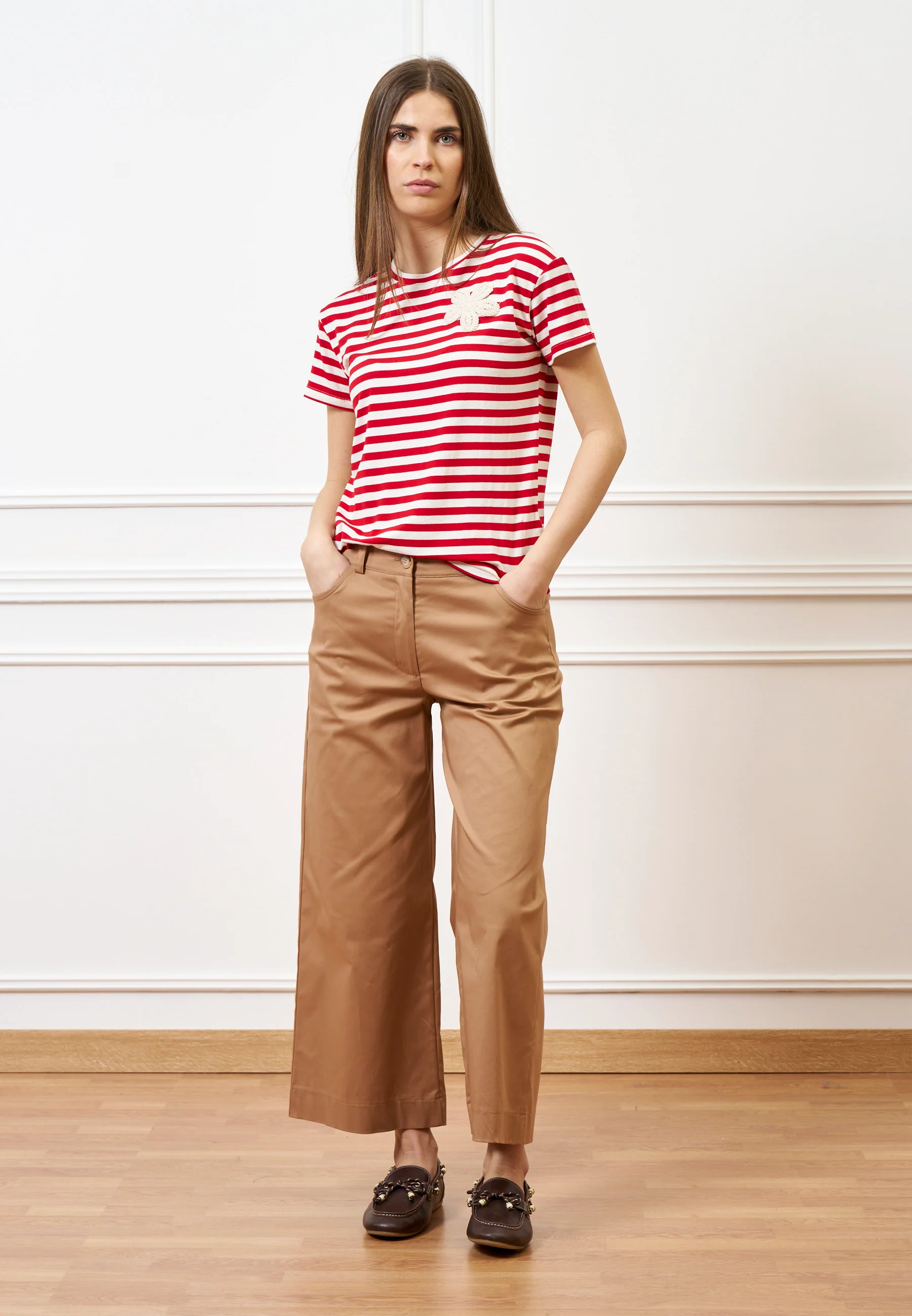 T-shirt a righe con fiore crochet - AVORIO/ROSSO - Image 4