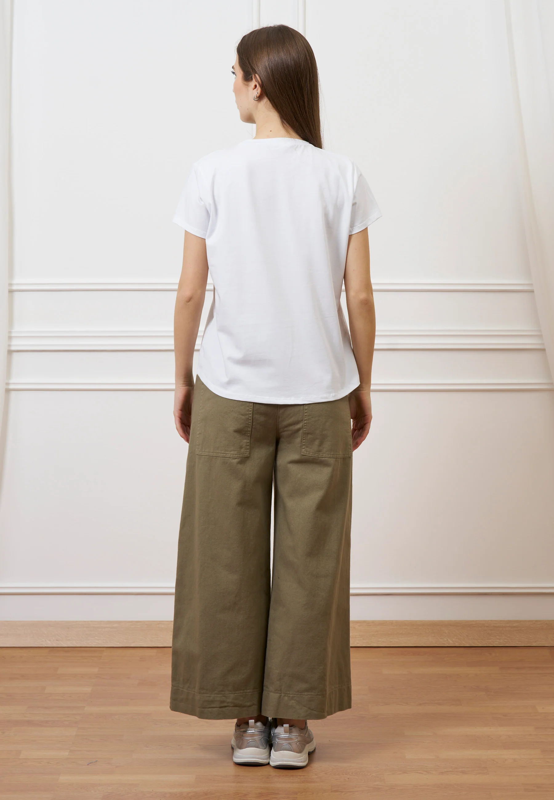 T-shirt con cuore ricamato - MILITARE - Image 4