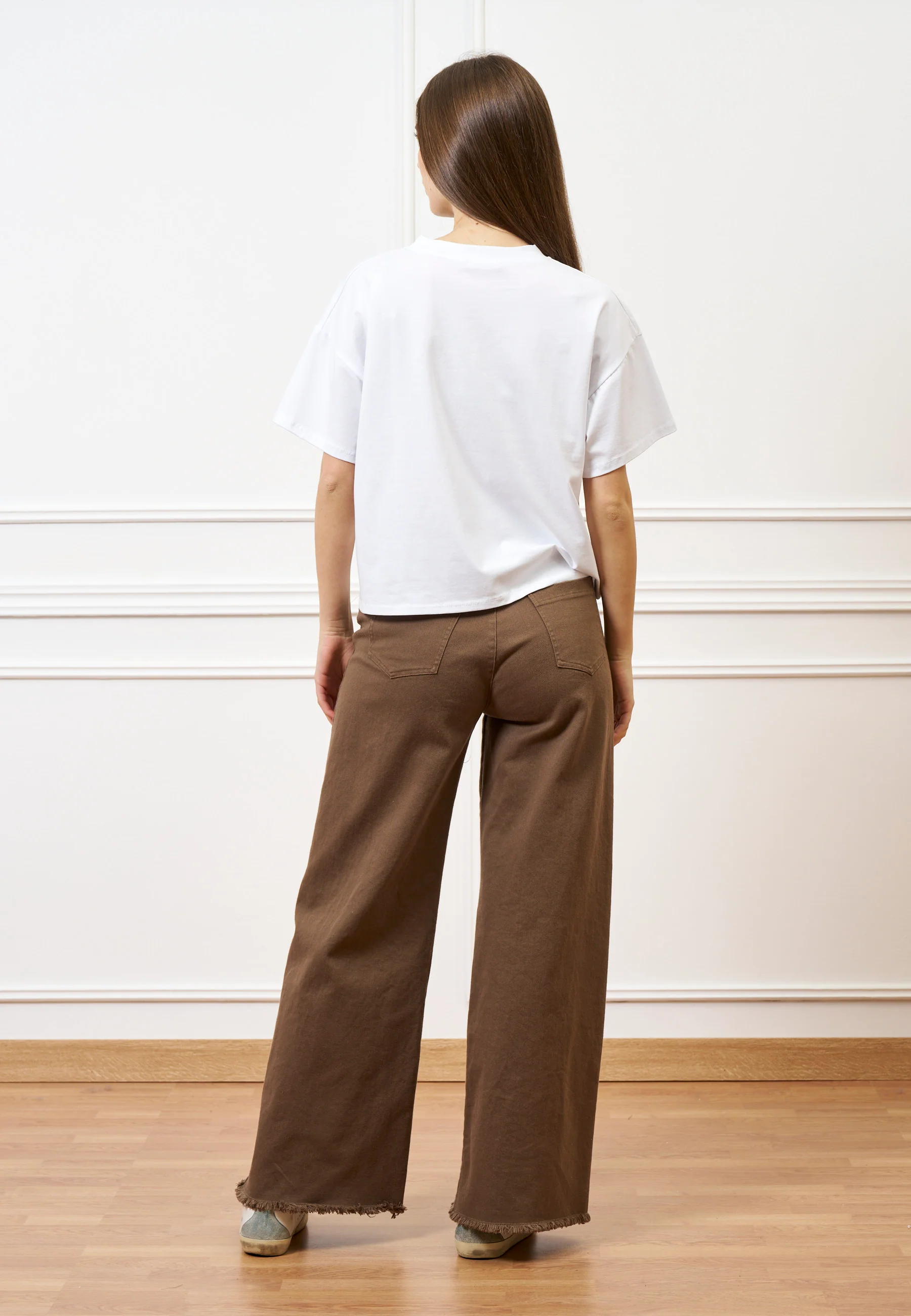 T-shirt con fiore beige ricamato - BIANCO - Image 5