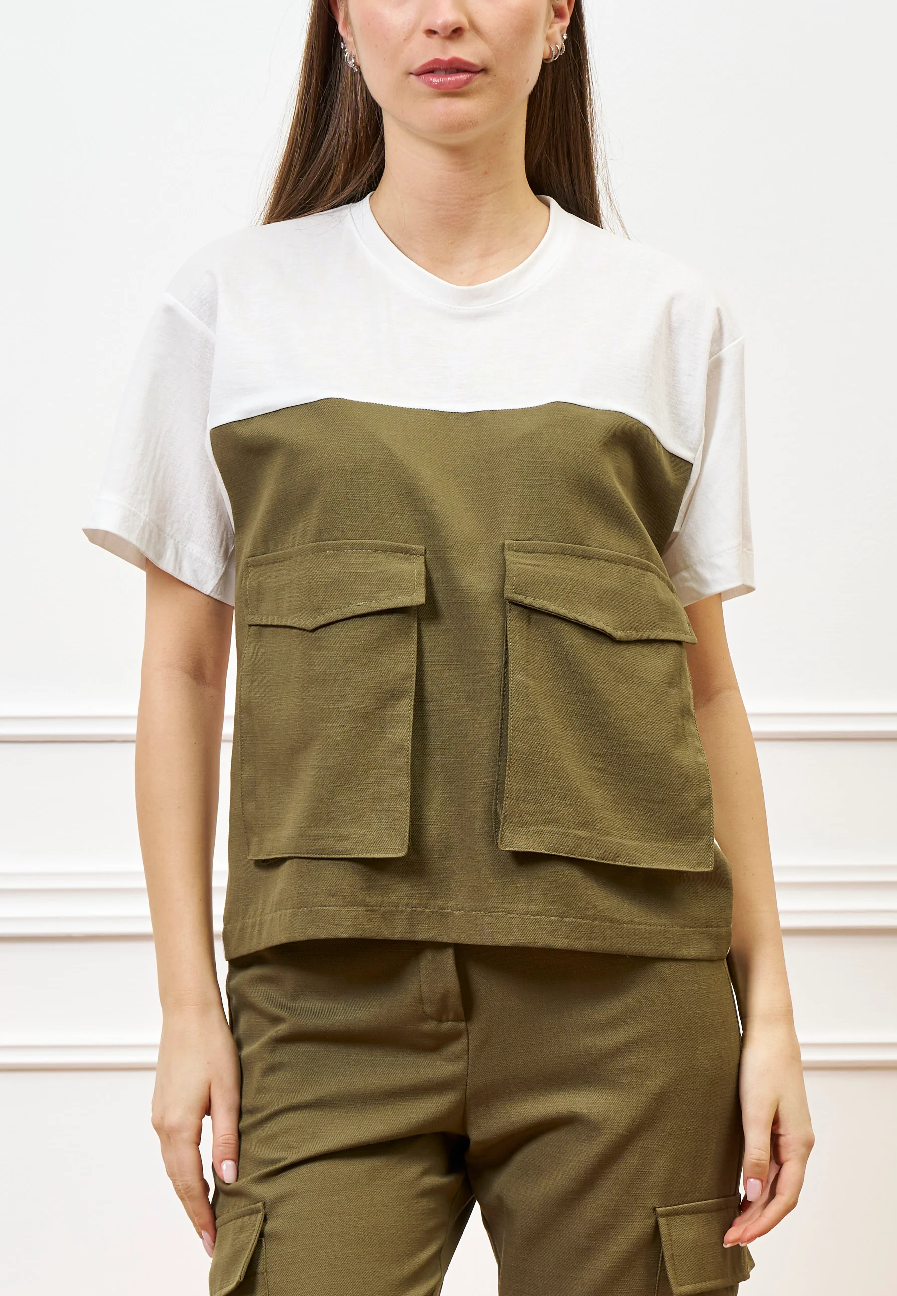 T-shirt con inserto tessuto e tasche - BIANCO/KAKI