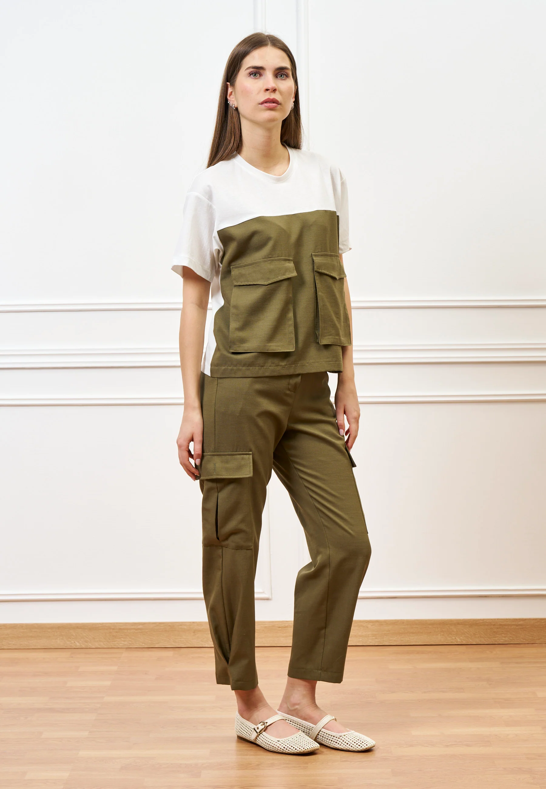 T-shirt con inserto tessuto e tasche - BIANCO/KAKI - Image 2