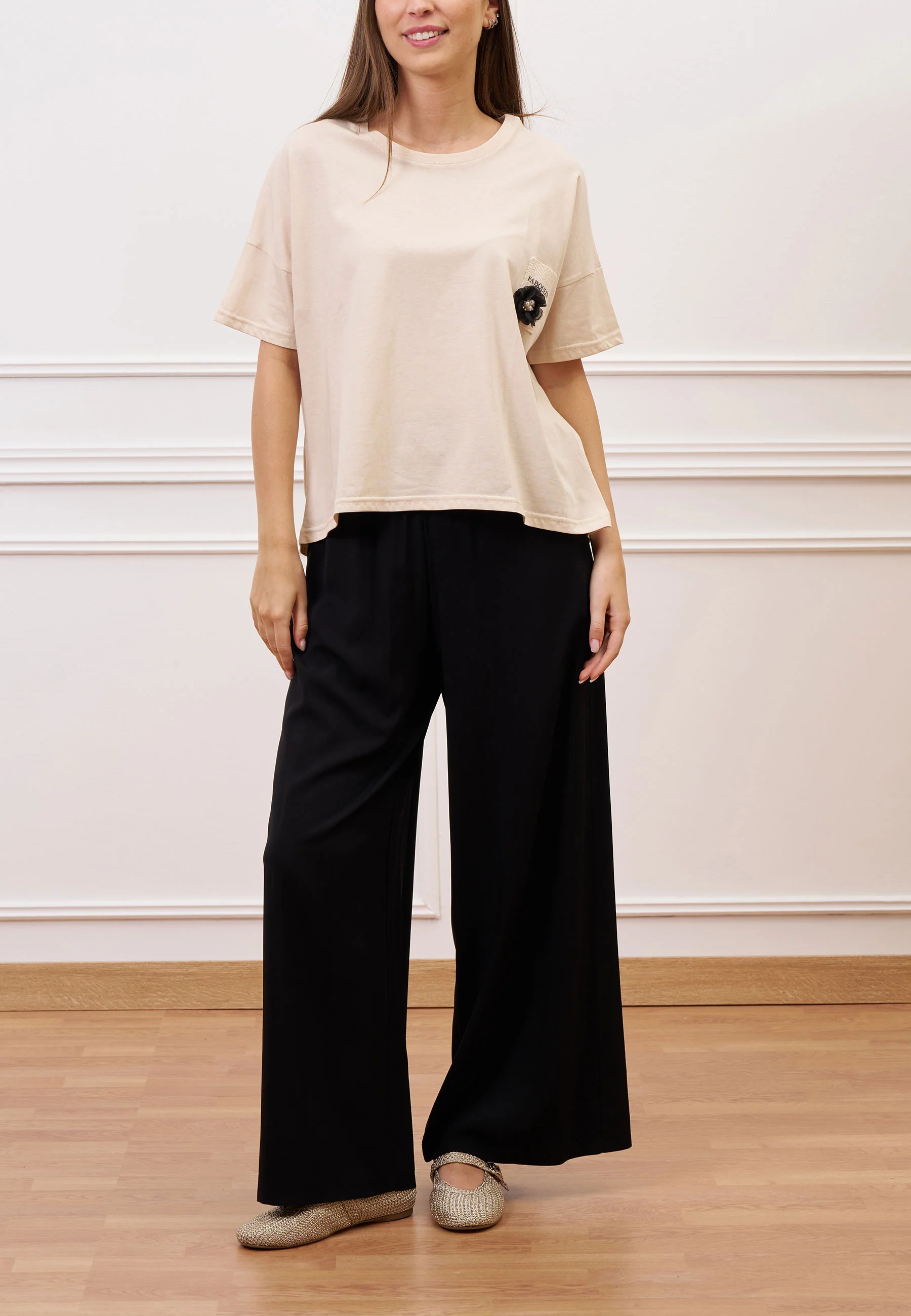 T-shirt con taschino scritta e fiore - BEIGE - Image 3