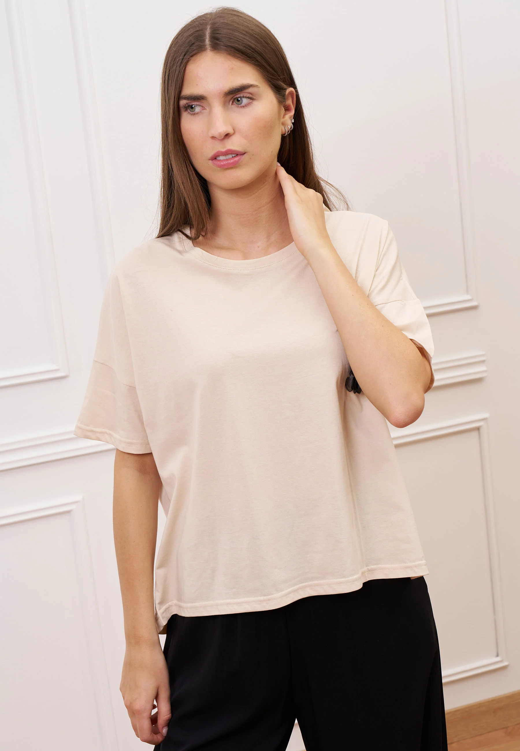 T-shirt con taschino scritta e fiore - BEIGE - Image 5