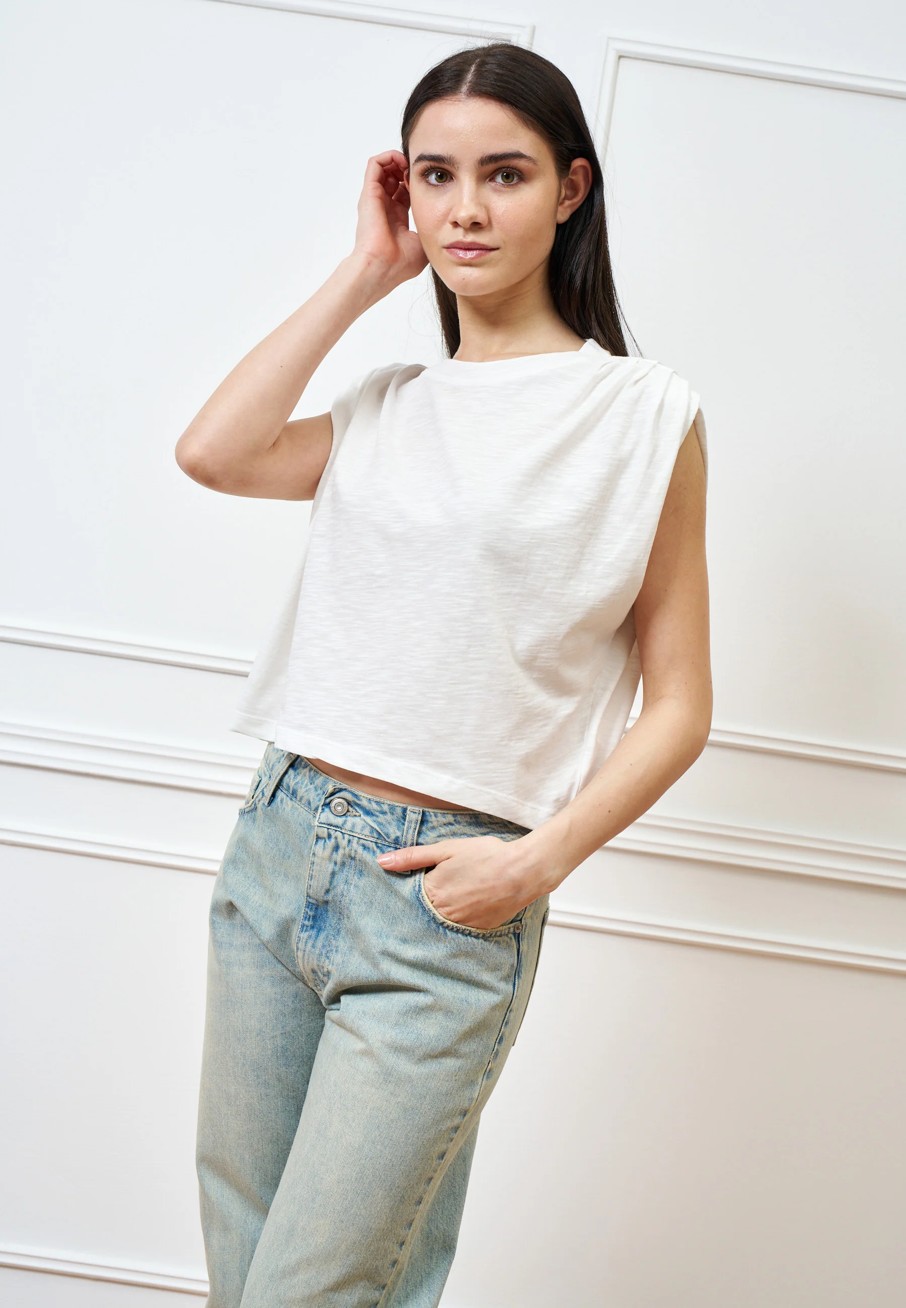 T-shirt crop con spalle arricciate - AVORIO - Image 3