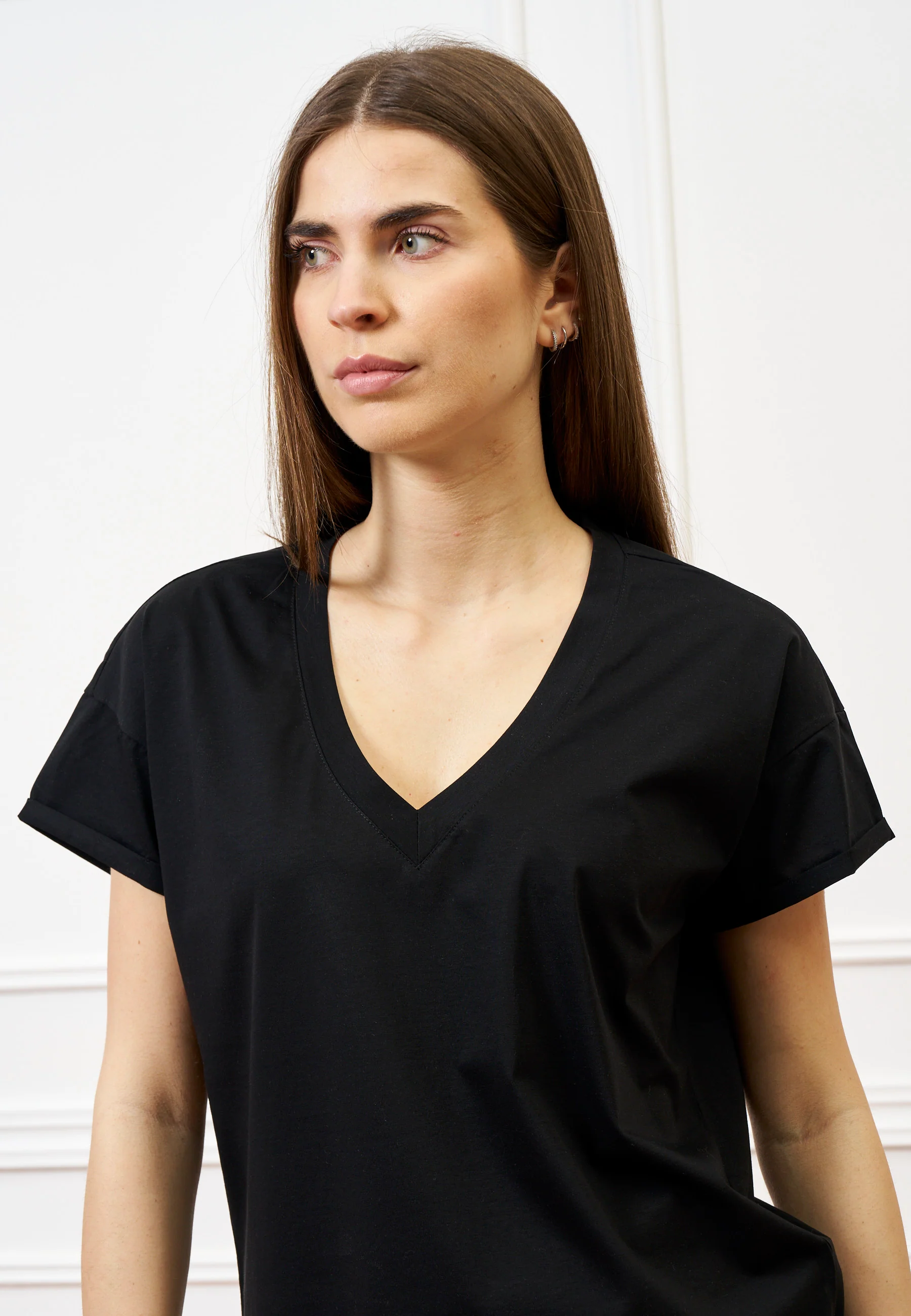 T-shirt over scollo a v - NERO - Image 2