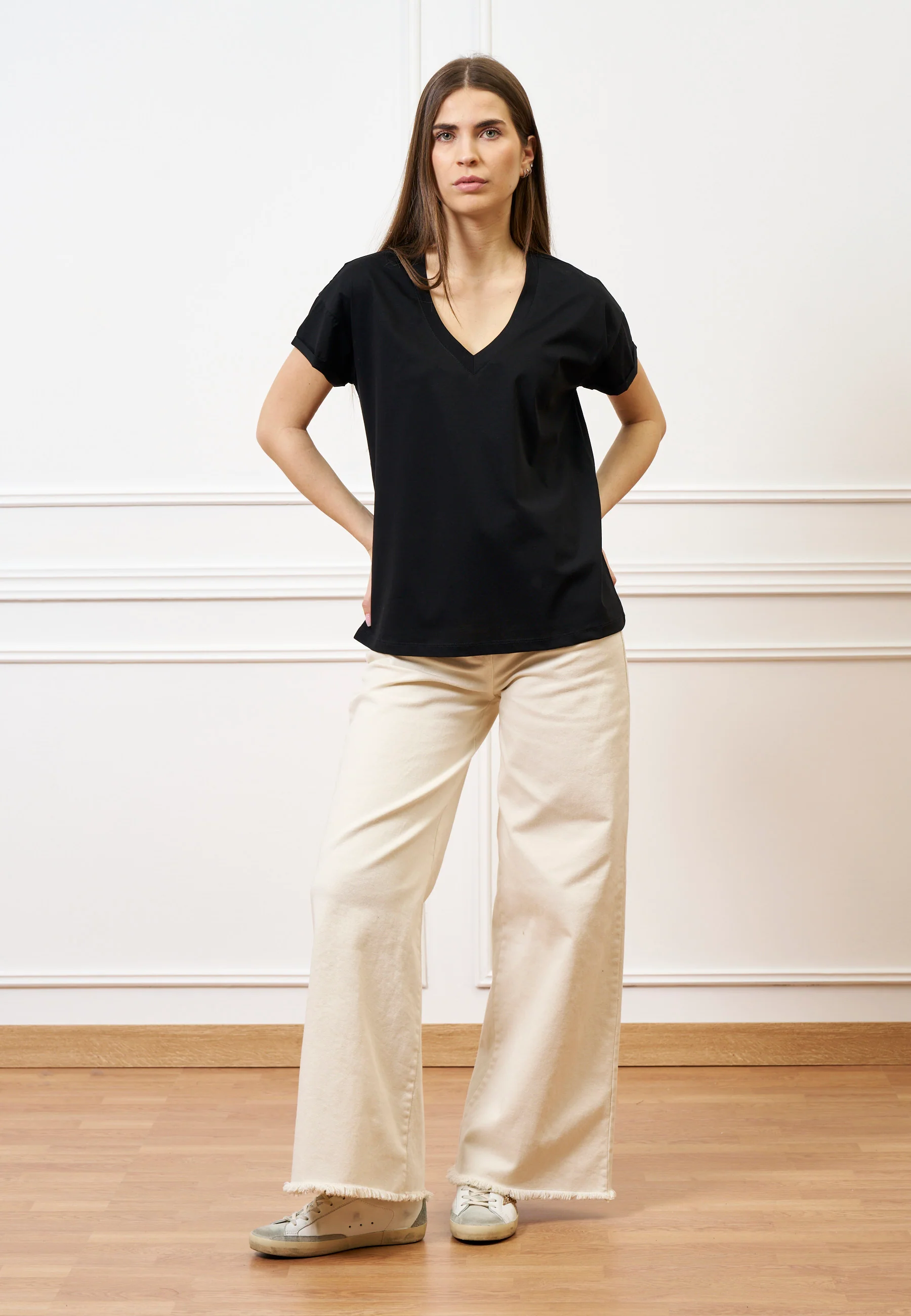 T-shirt over scollo a v - NERO - Image 4