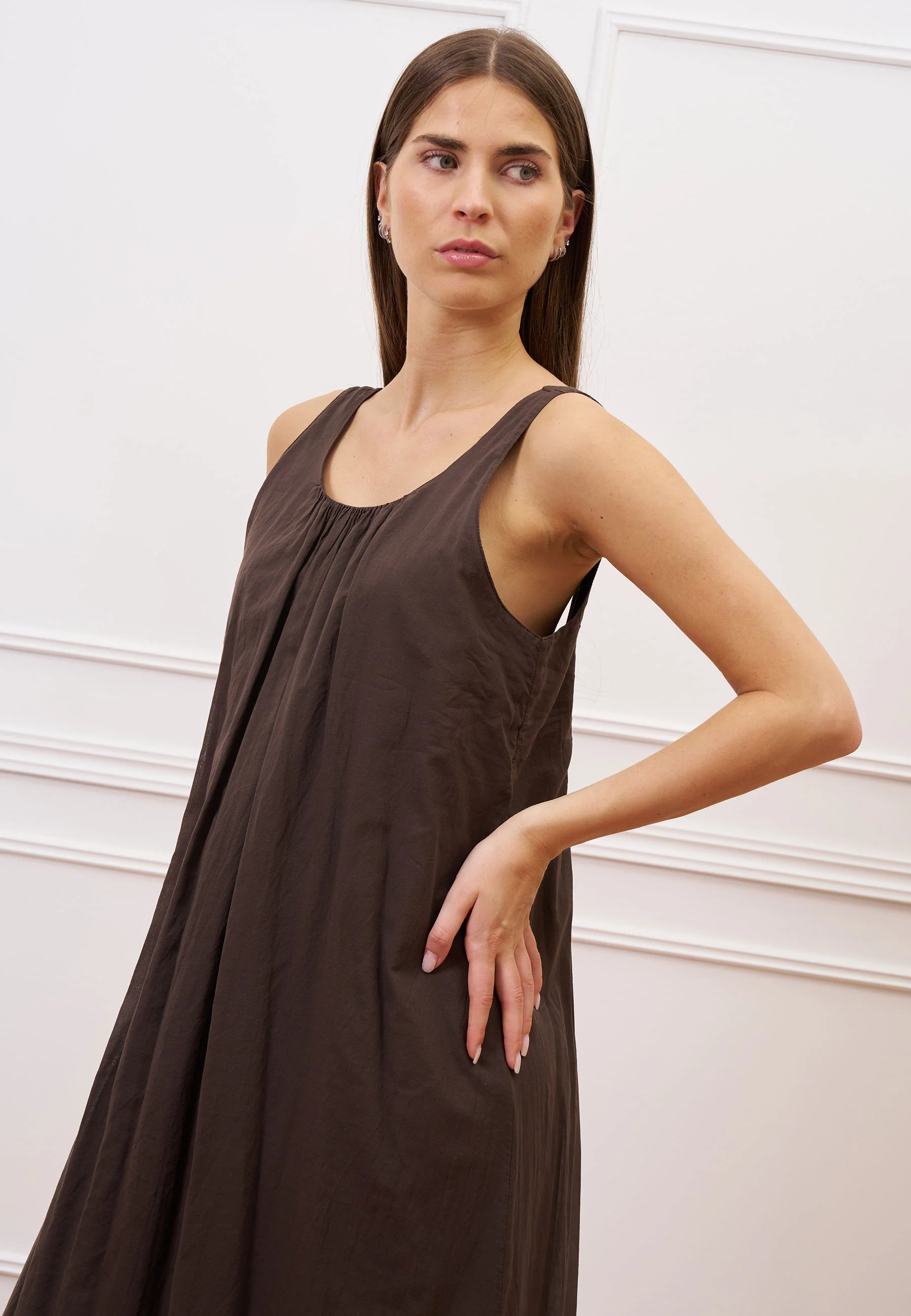 Vestito lungo con scollo retro in mussola - MARRONE - Image 3